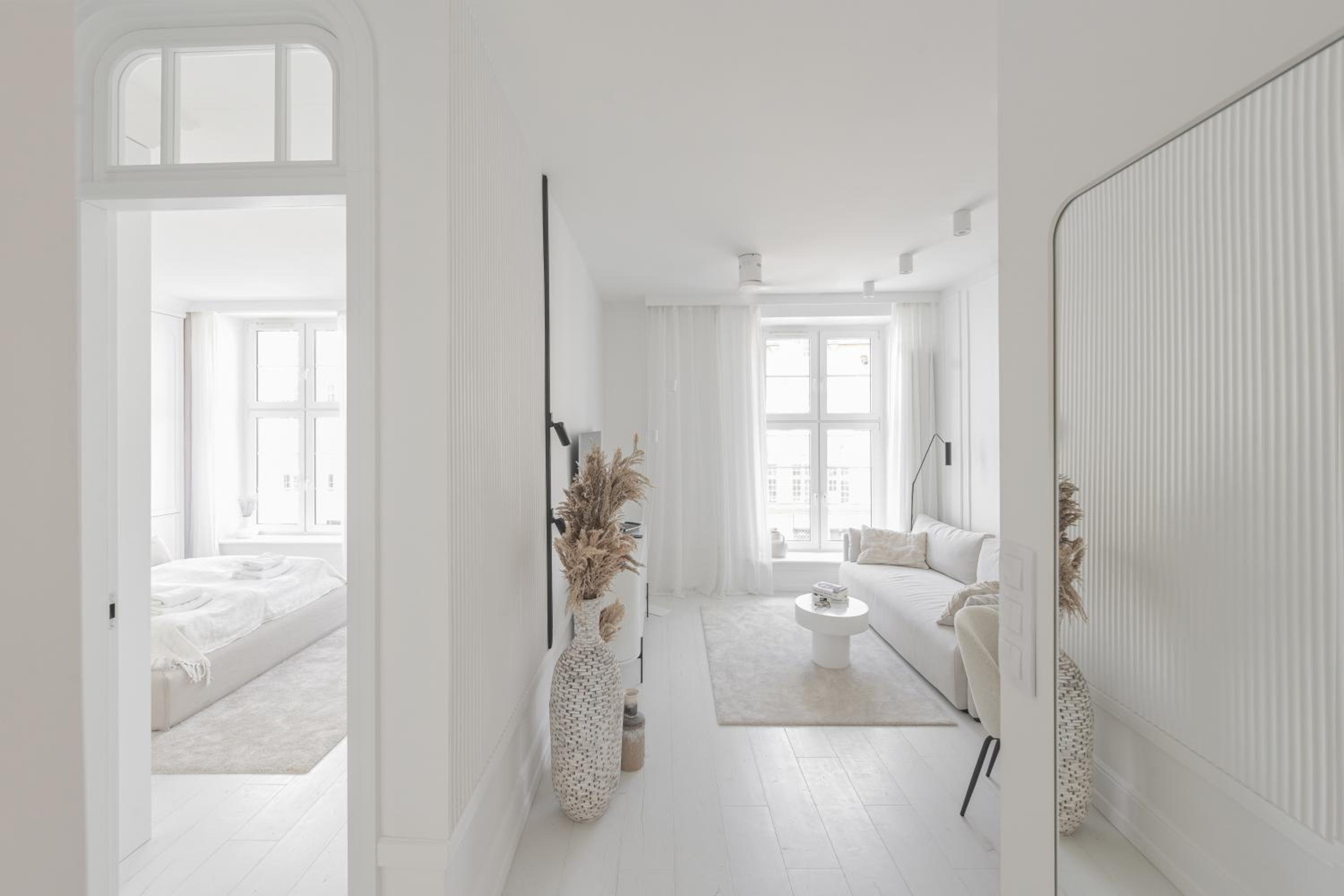 Old Town Pure White by Downtown Apartments