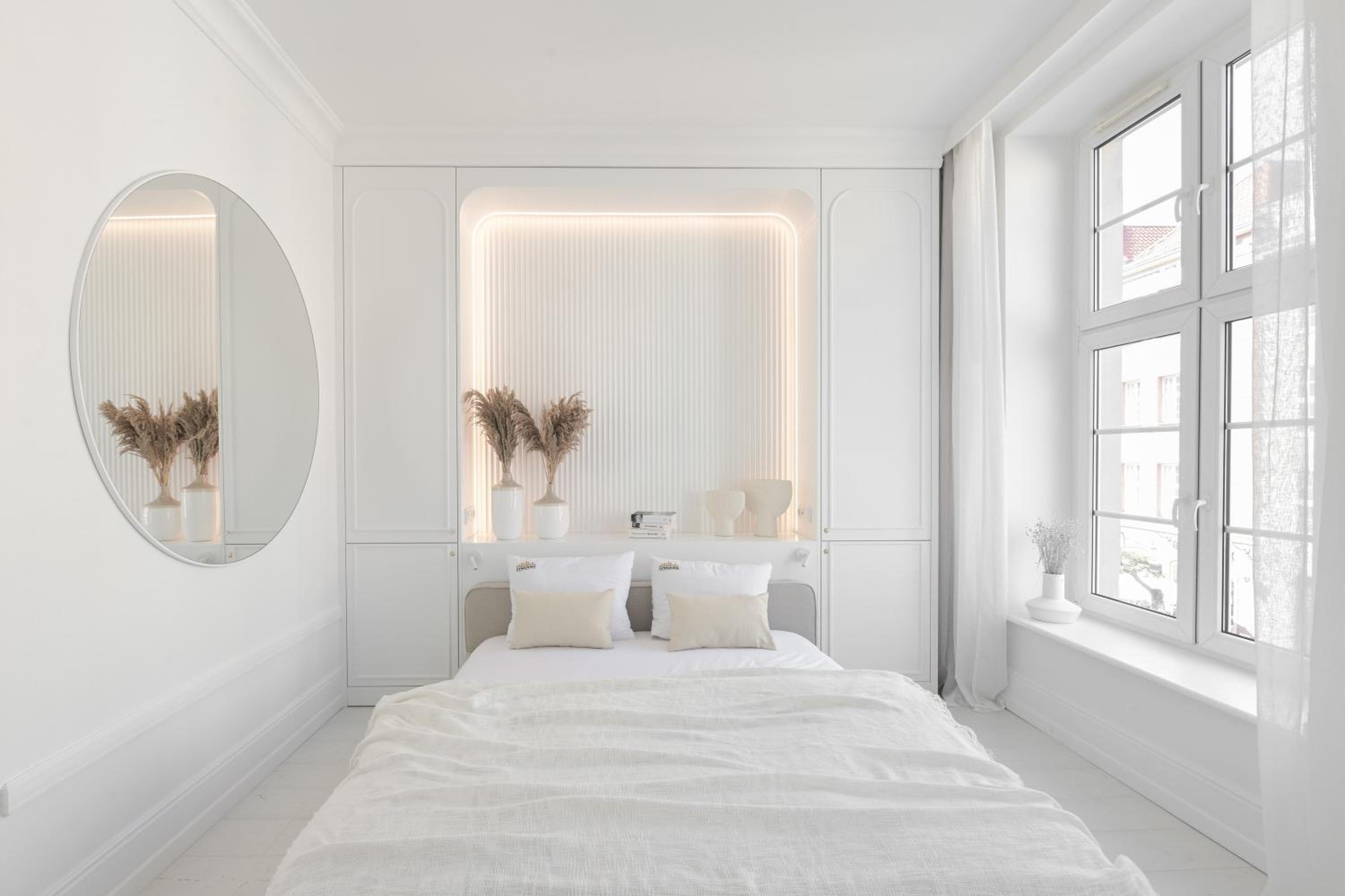 Old Town Pure White by Downtown Apartments