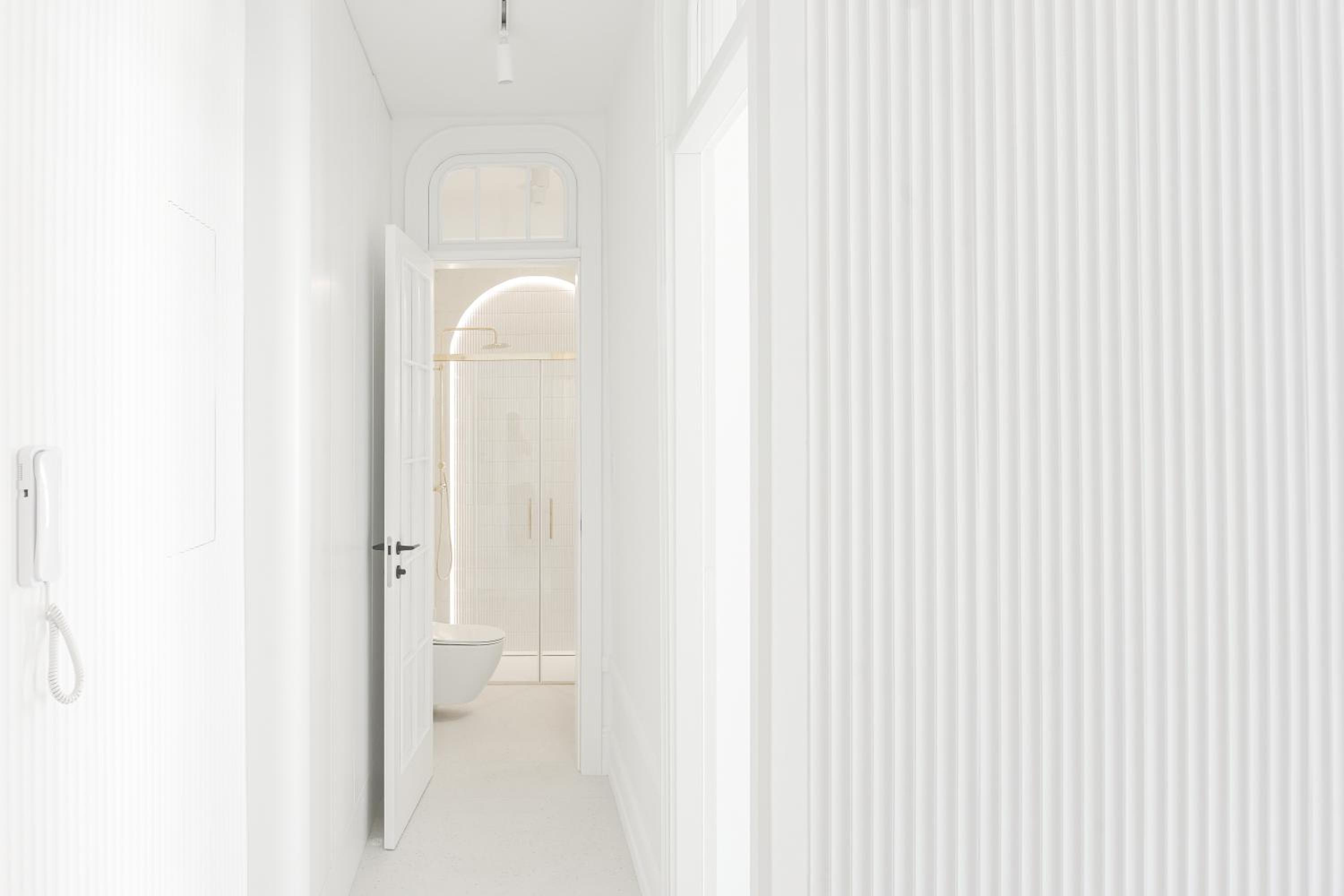 Old Town Pure White by Downtown Apartments