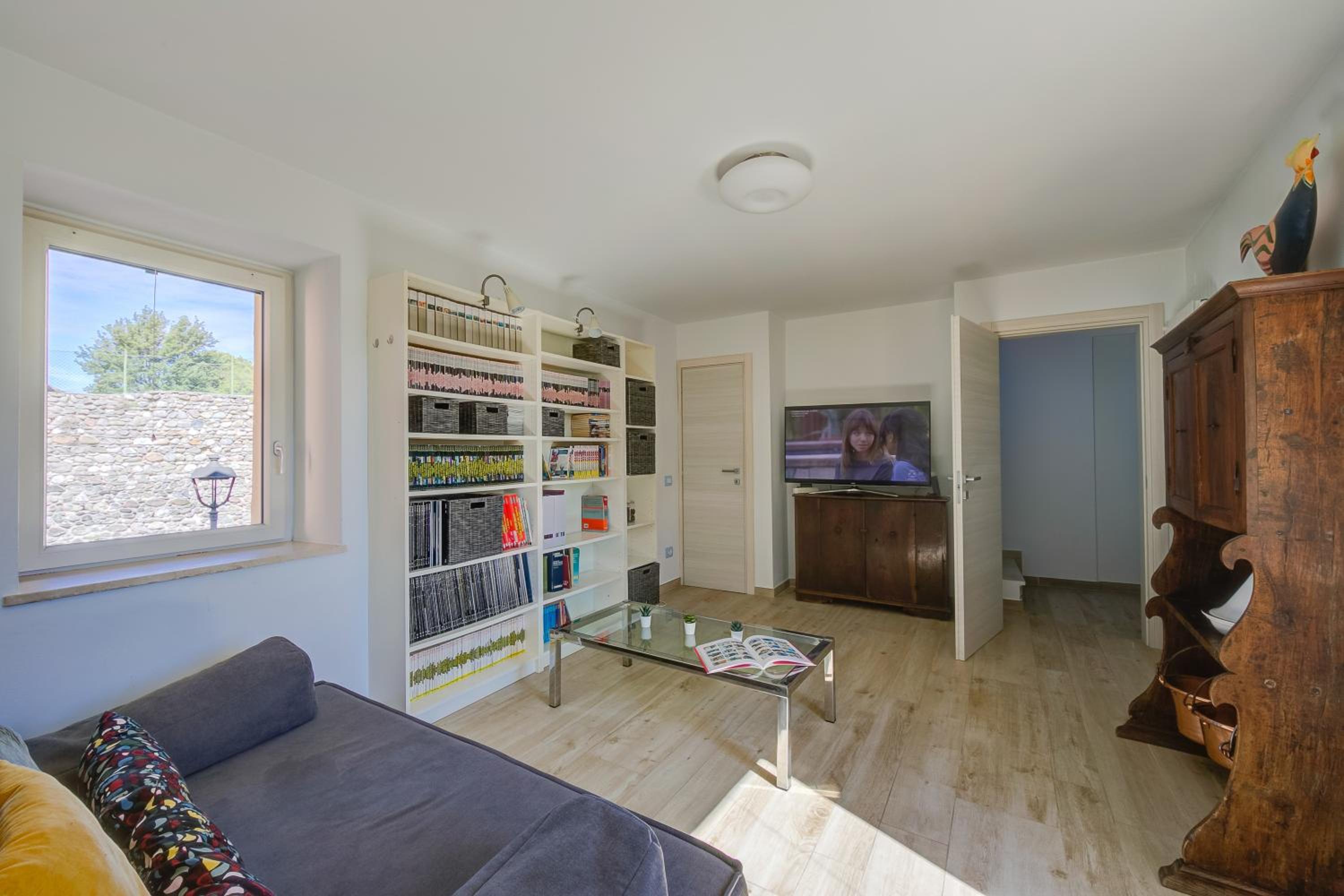 Henry-Historic Center 300m From Lake - Happy Rentals view 3