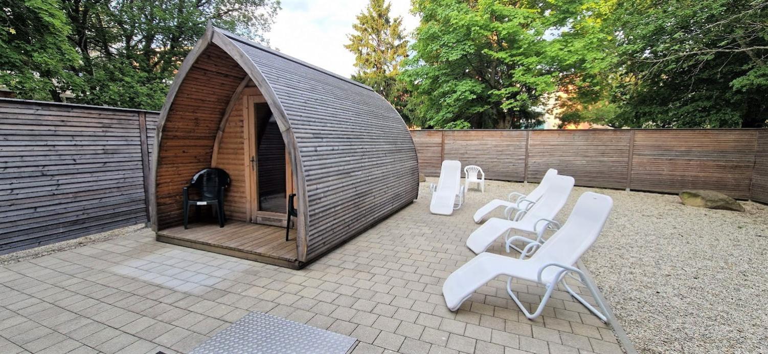 Pools, Sauna und Balkon mit Panoramablick