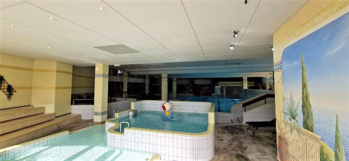 Pools, Sauna und Balkon mit Panoramablick
