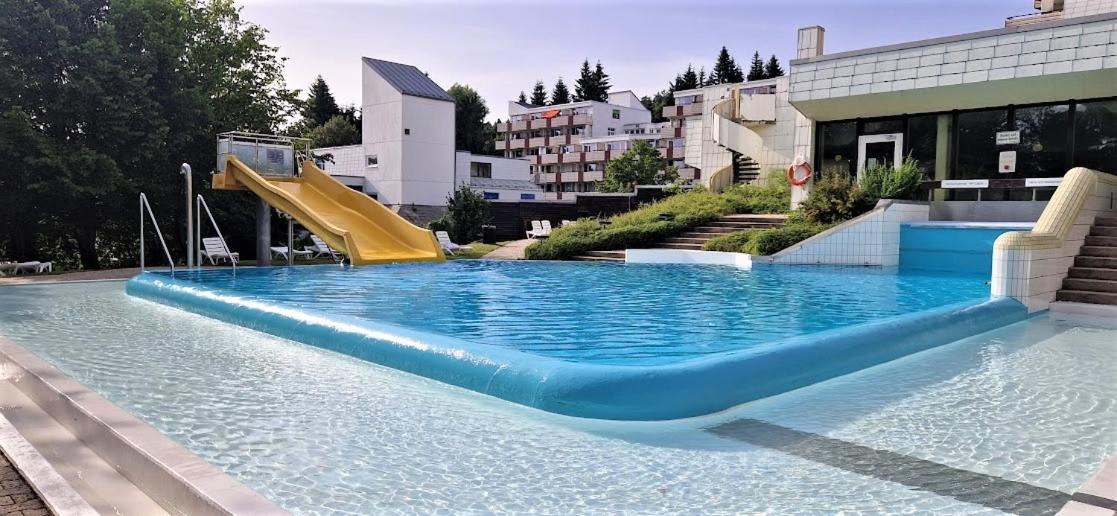 Pools, Sauna und Balkon mit Panoramablick