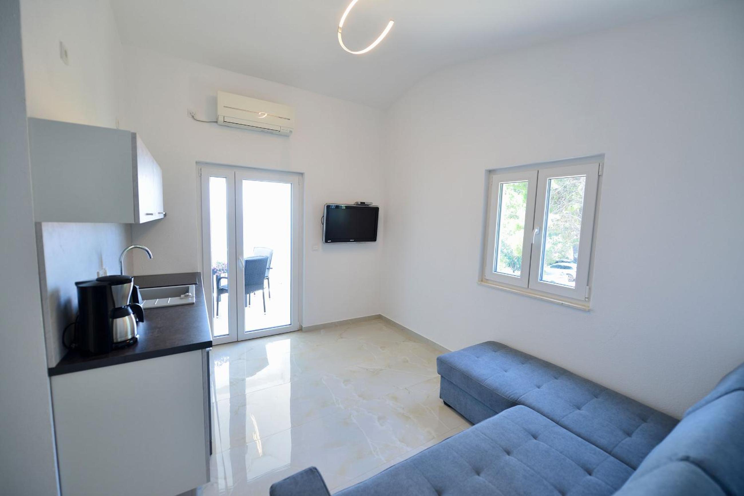 Apartments Petrovac