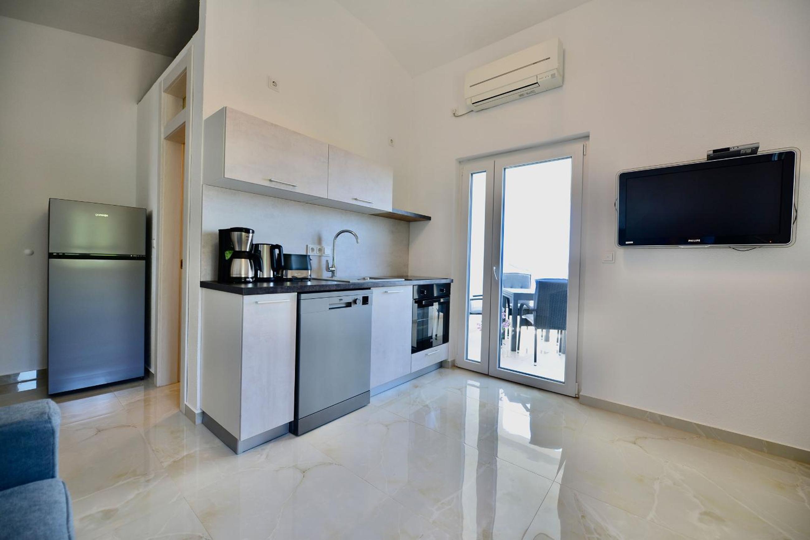 Apartments Petrovac