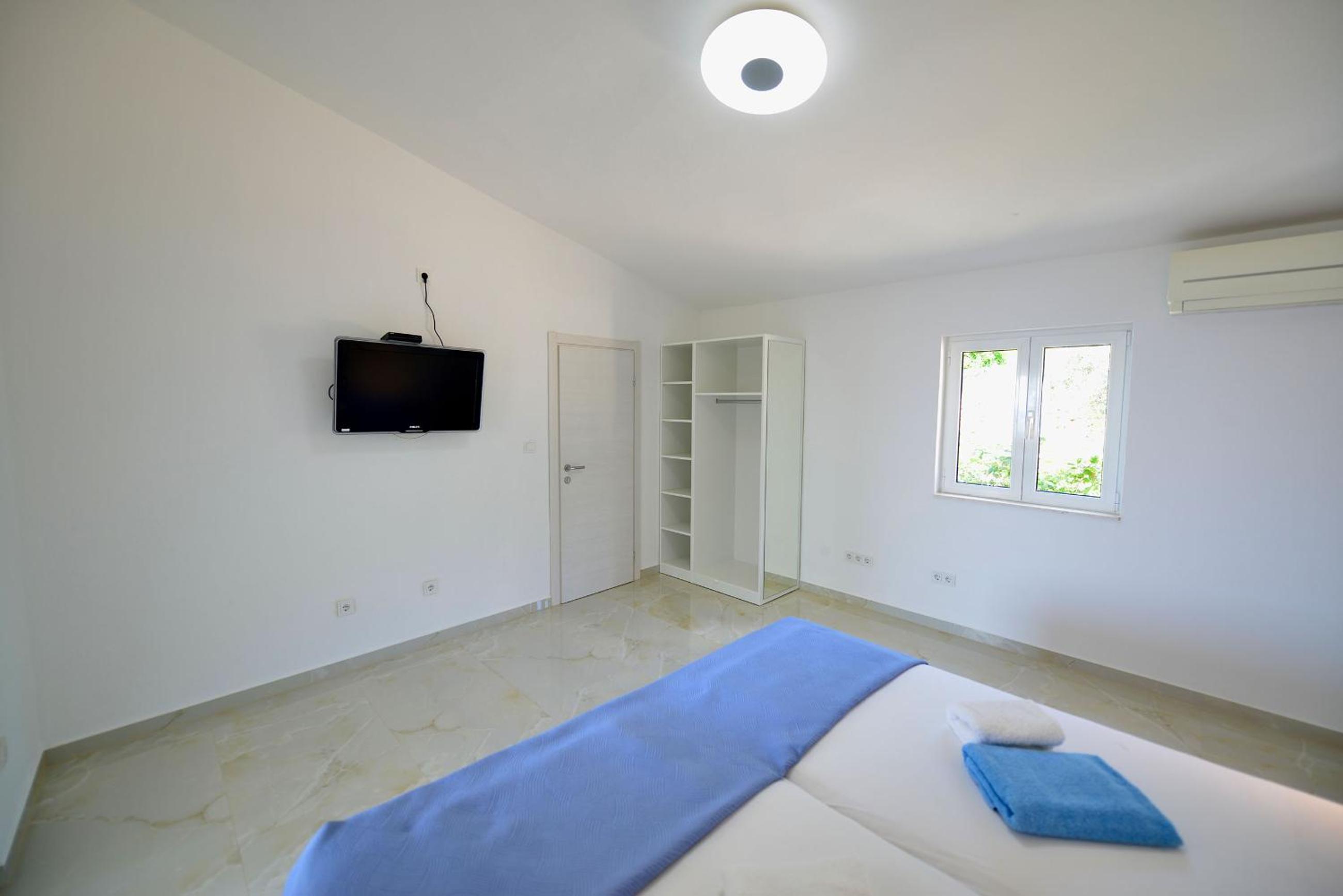 Apartments Petrovac