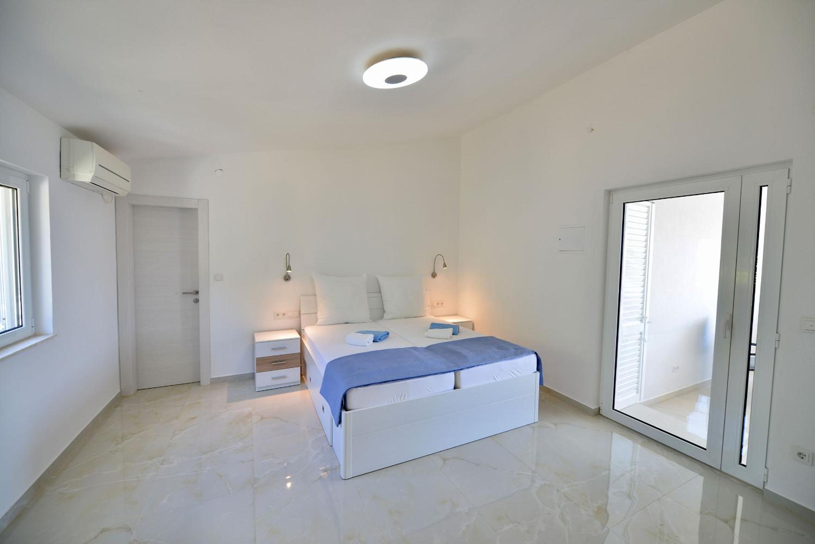 Apartments Petrovac