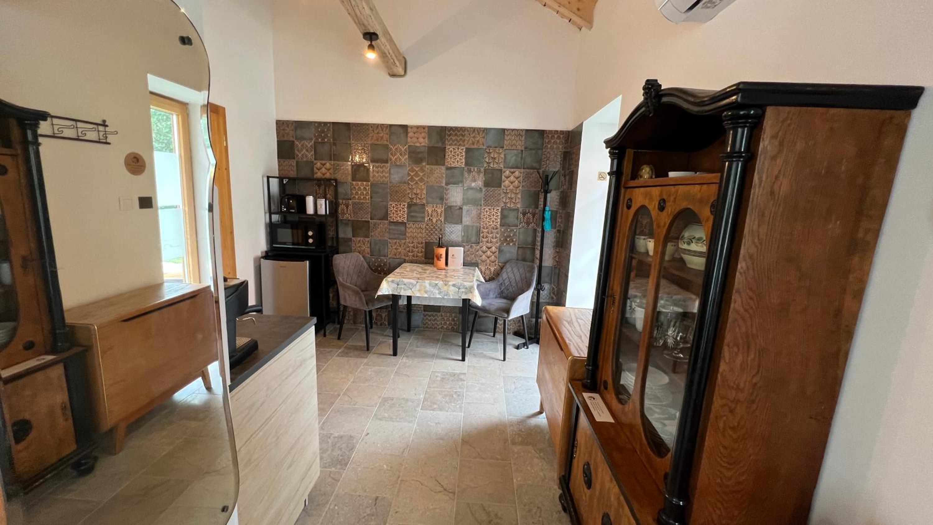 Sárkányok Háza Vendégház Jakuzzival - House of Dragons Guesthouse with jakuzzi view 2