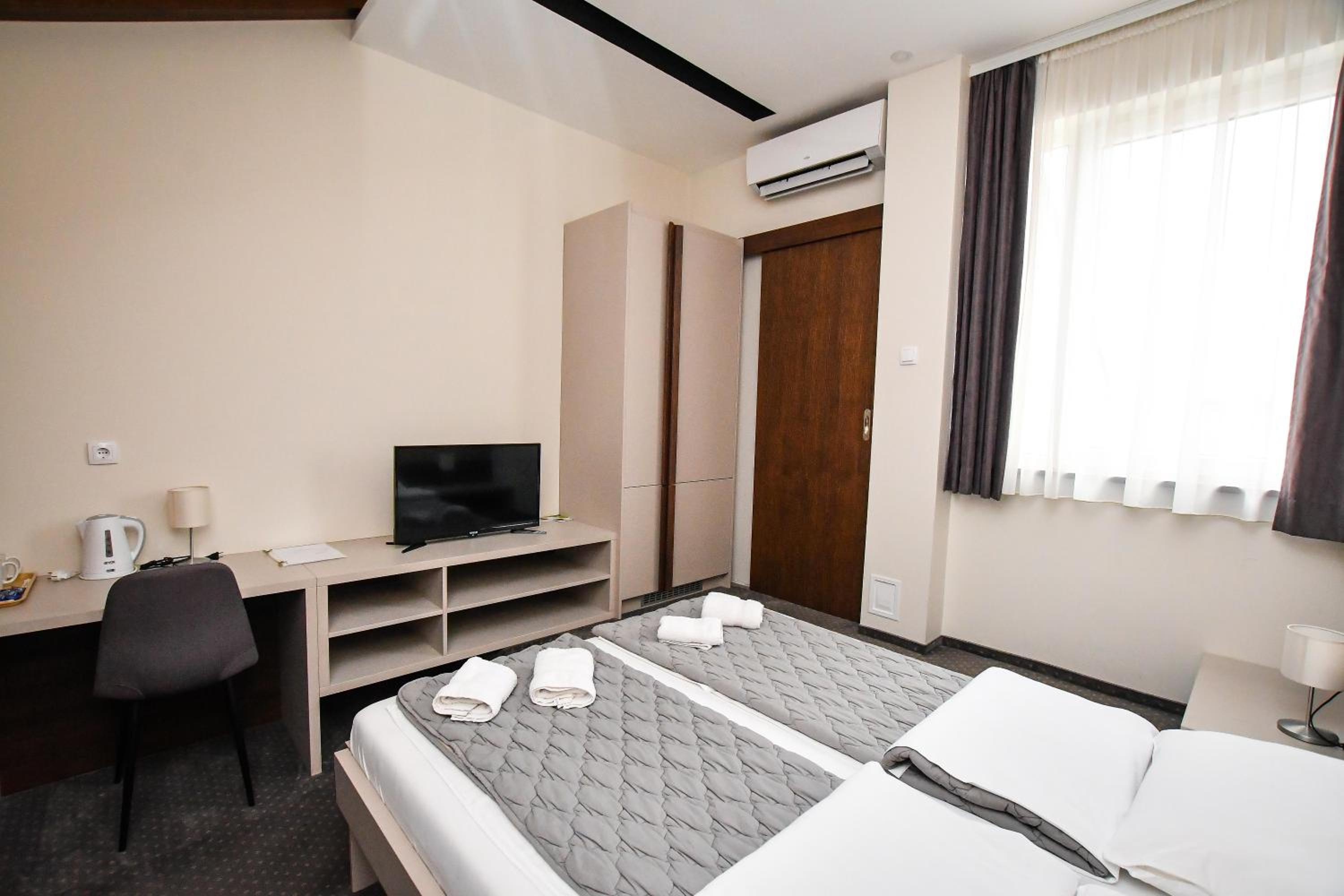 Atrijum Apartments and Rooms