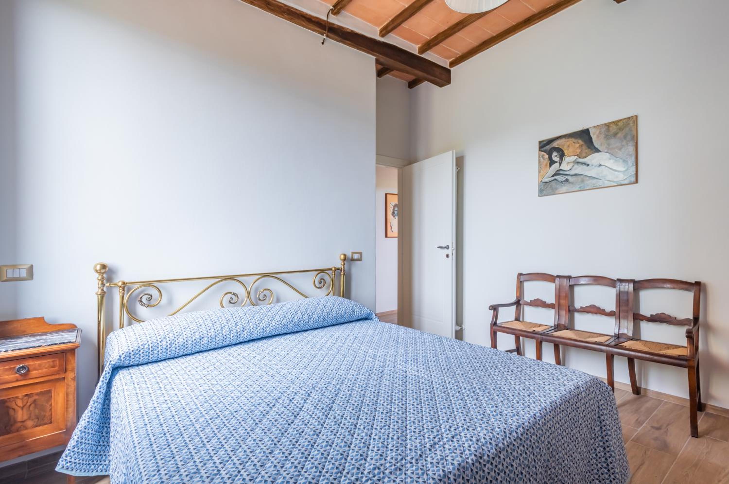 GuestHost - Porta Romana Elegant Apartment with Private Parking view 5