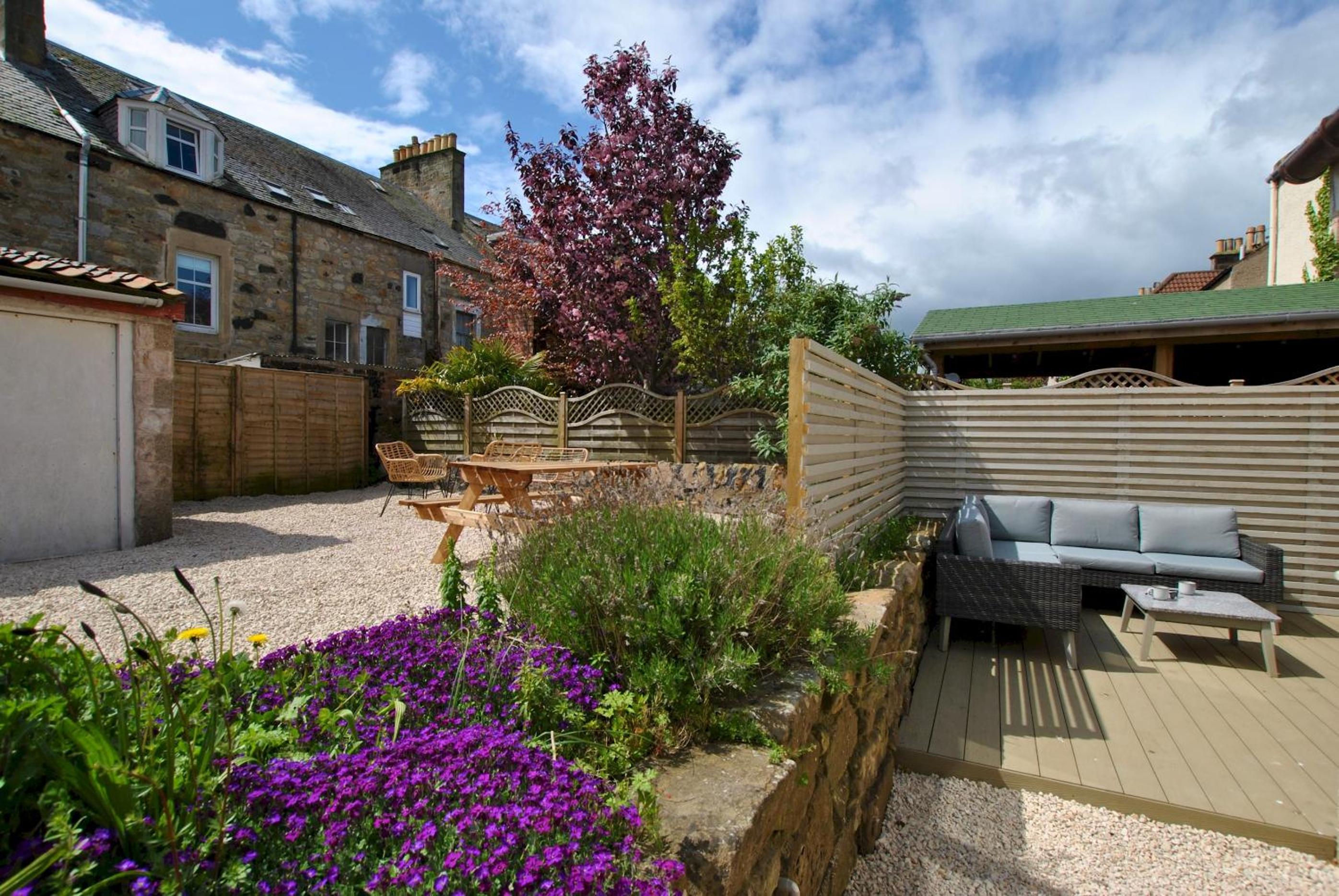 Crows Neuk- fabulous coastal family home view 4