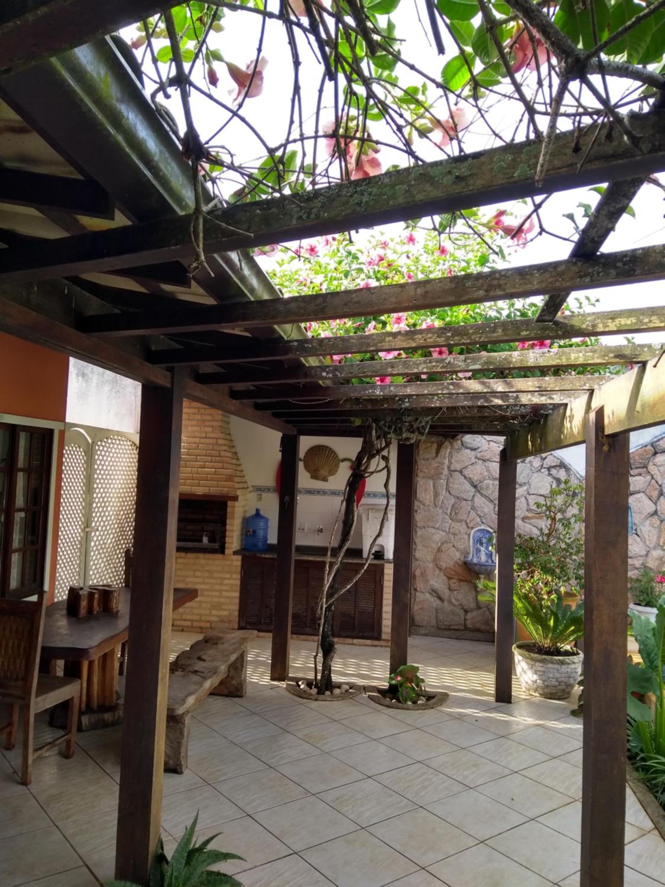 Casa em Geribá com piscina e 6 quartos, sendo 5 suítes