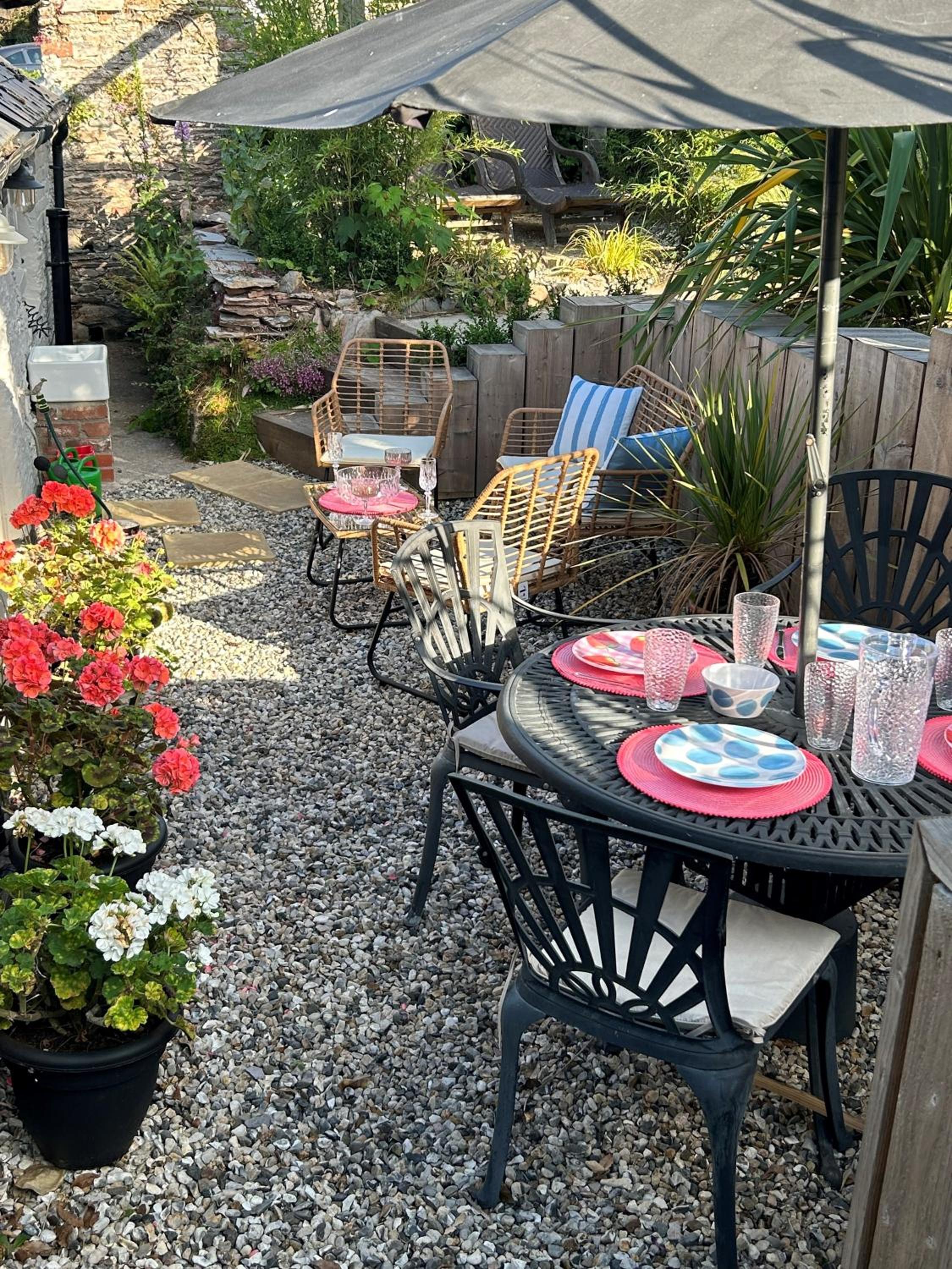 Rosedale a charming 3 bedroom detached cottage with parking
