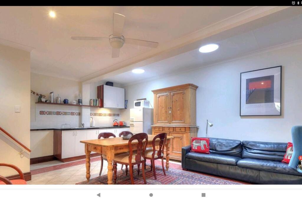 Snow-white's 2 bedroom City heart Cottage in Perth 6000