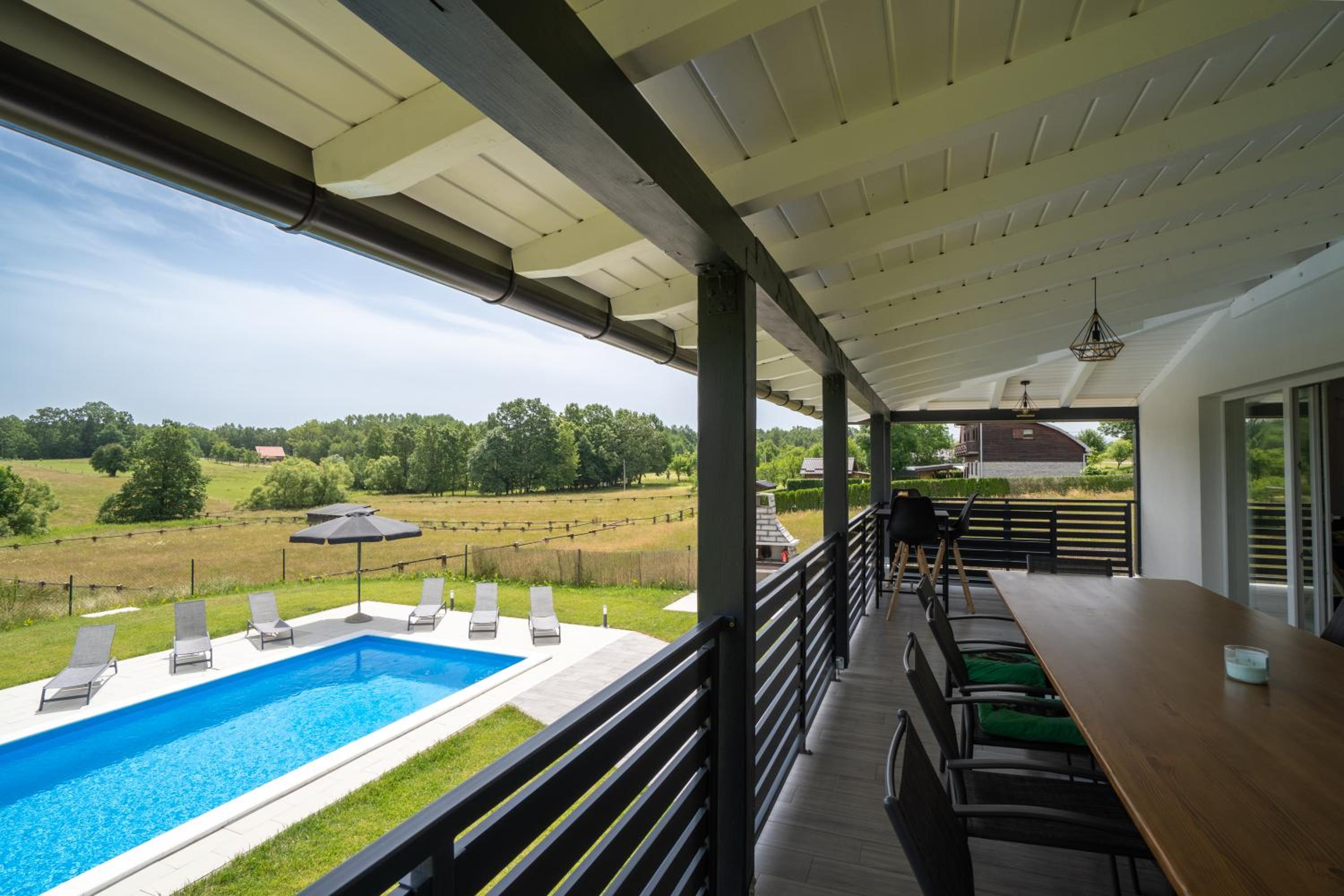 Plum house - villa with pool view 4