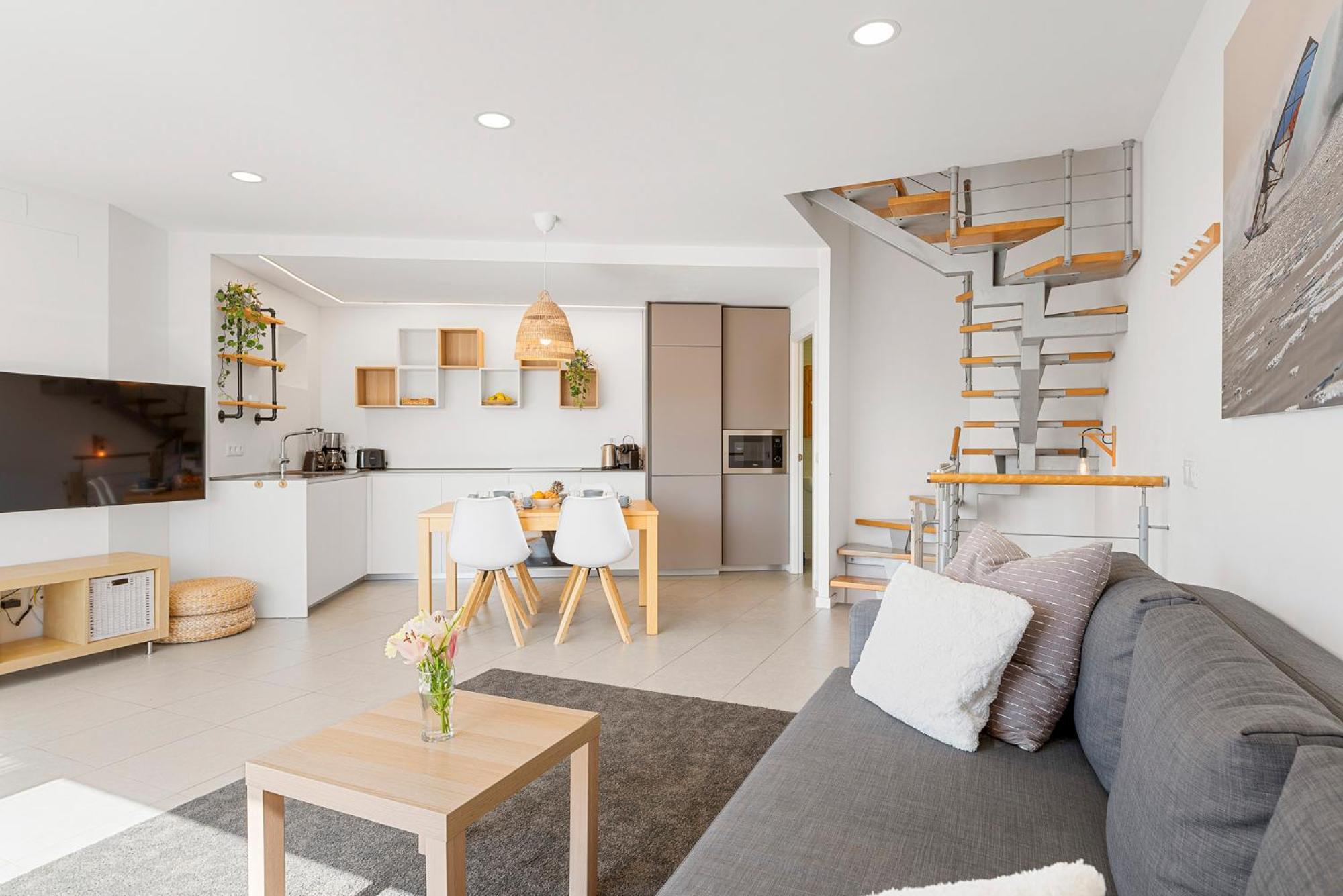 MEDANO4YOU Surfers Paradise Beachfront Home