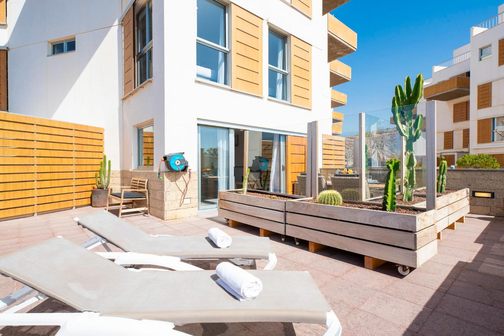 MEDANO4YOU Surfers Paradise Beachfront Home