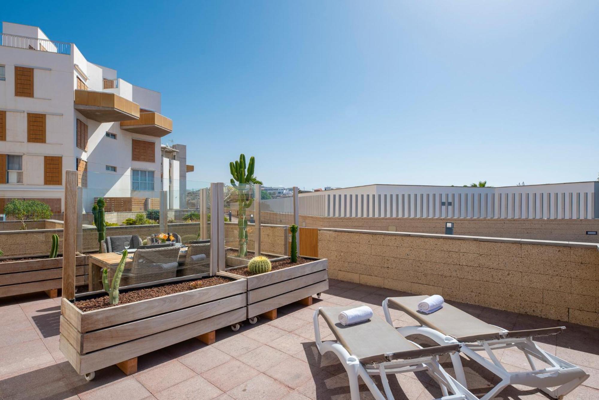 MEDANO4YOU Surfers Paradise Beachfront Home