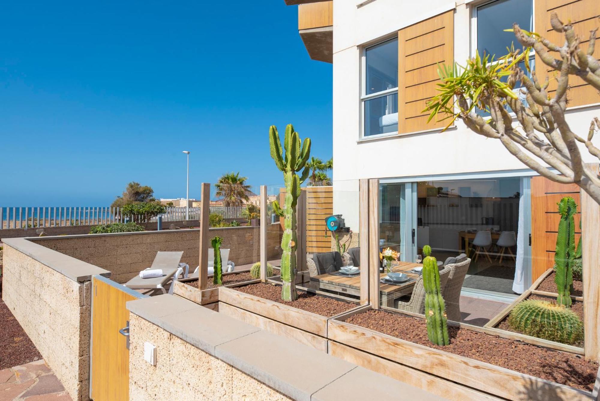 MEDANO4YOU Surfers Paradise Beachfront Home