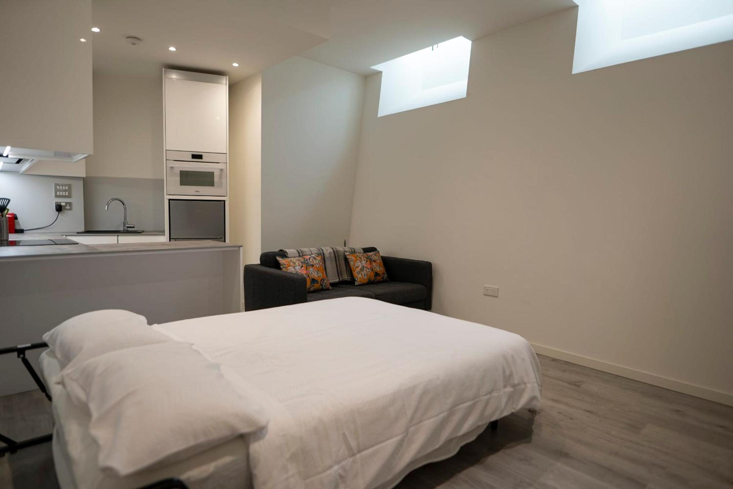 Sylvian Suite 13-Hosted by Sweetstay view 3