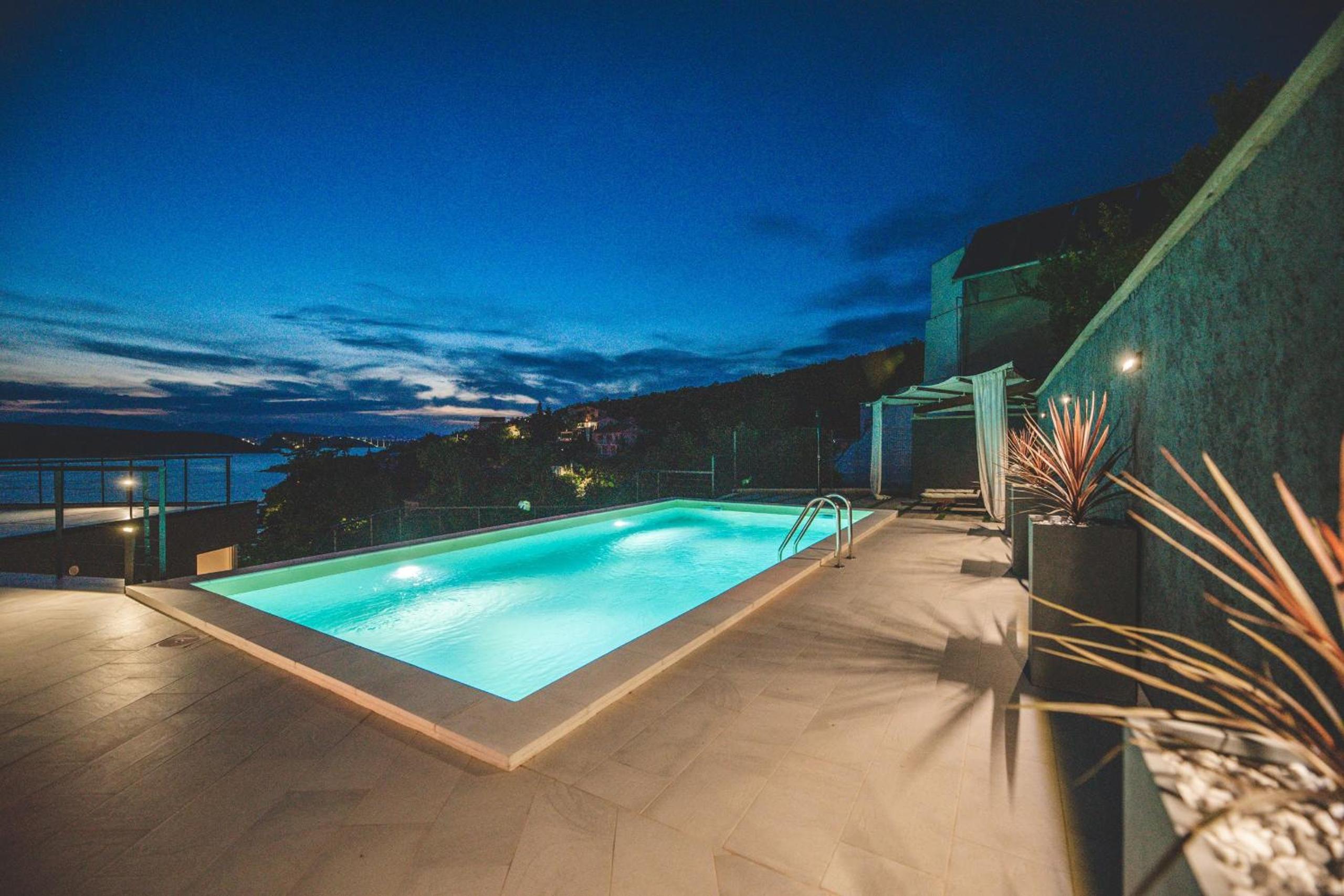 Beachfront Villa Grace with heated rooftop pool view 4