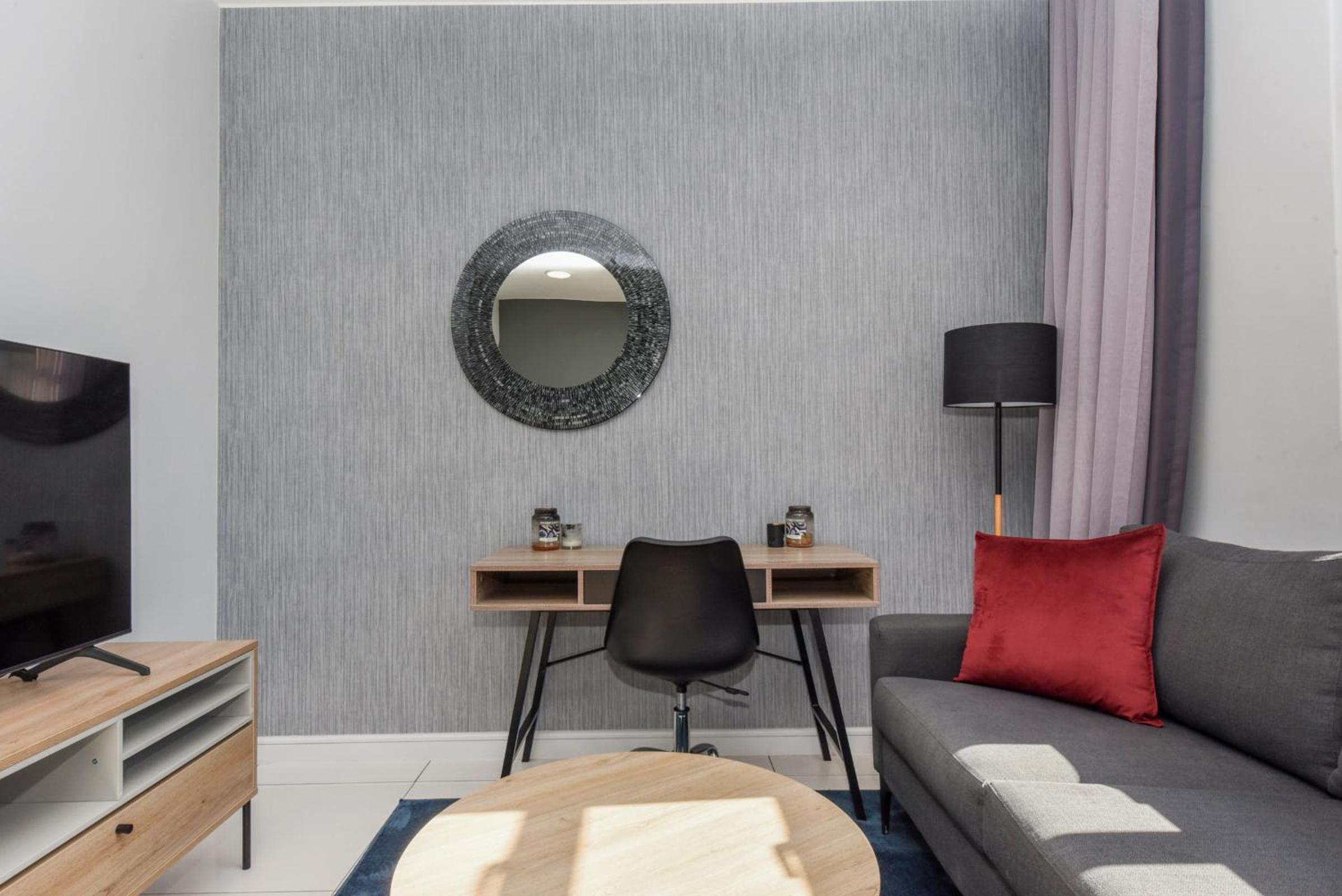 The Median Rosebank Luxury Apartment - Building with Generator
