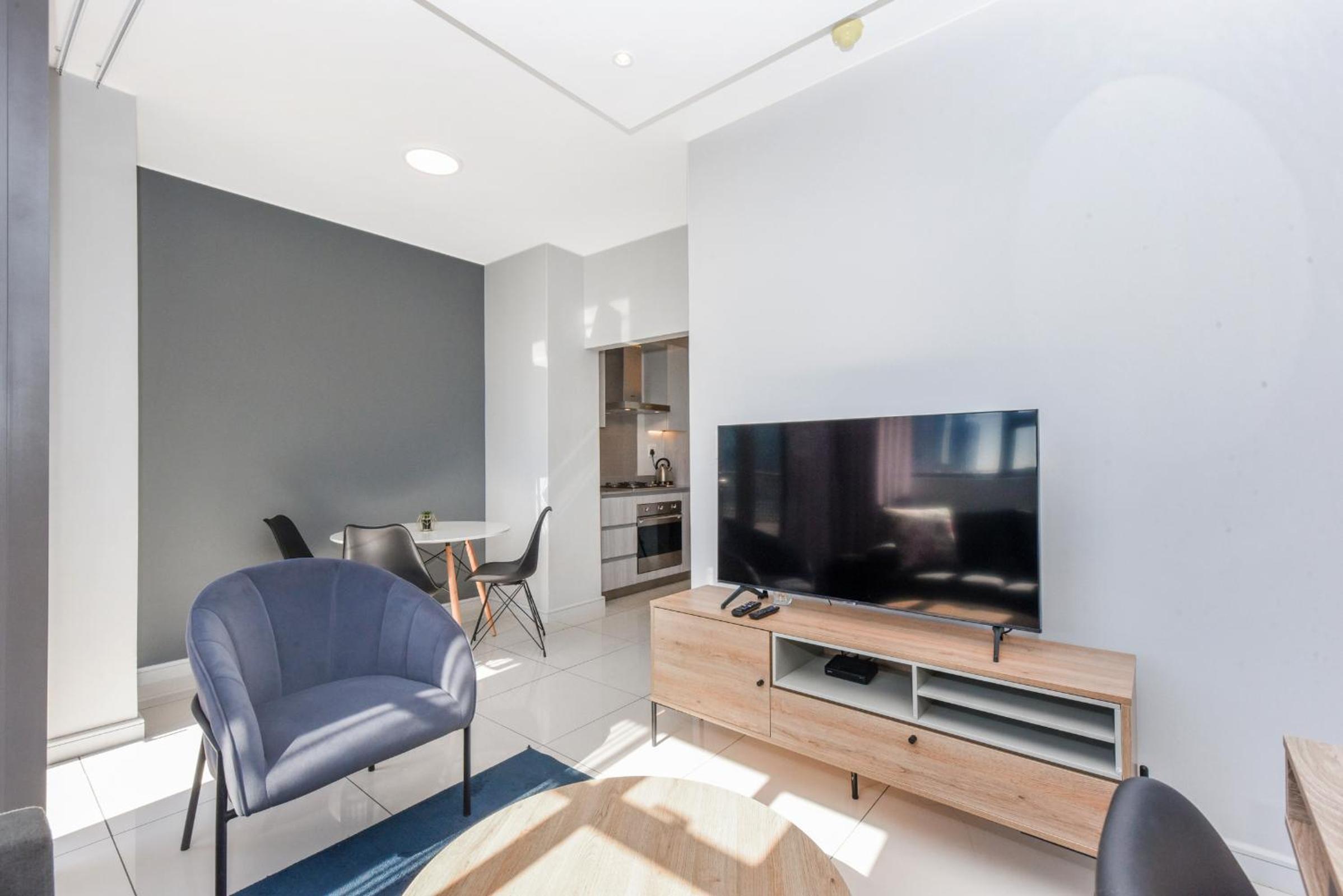 The Median Rosebank Luxury Apartment - Building with Generator