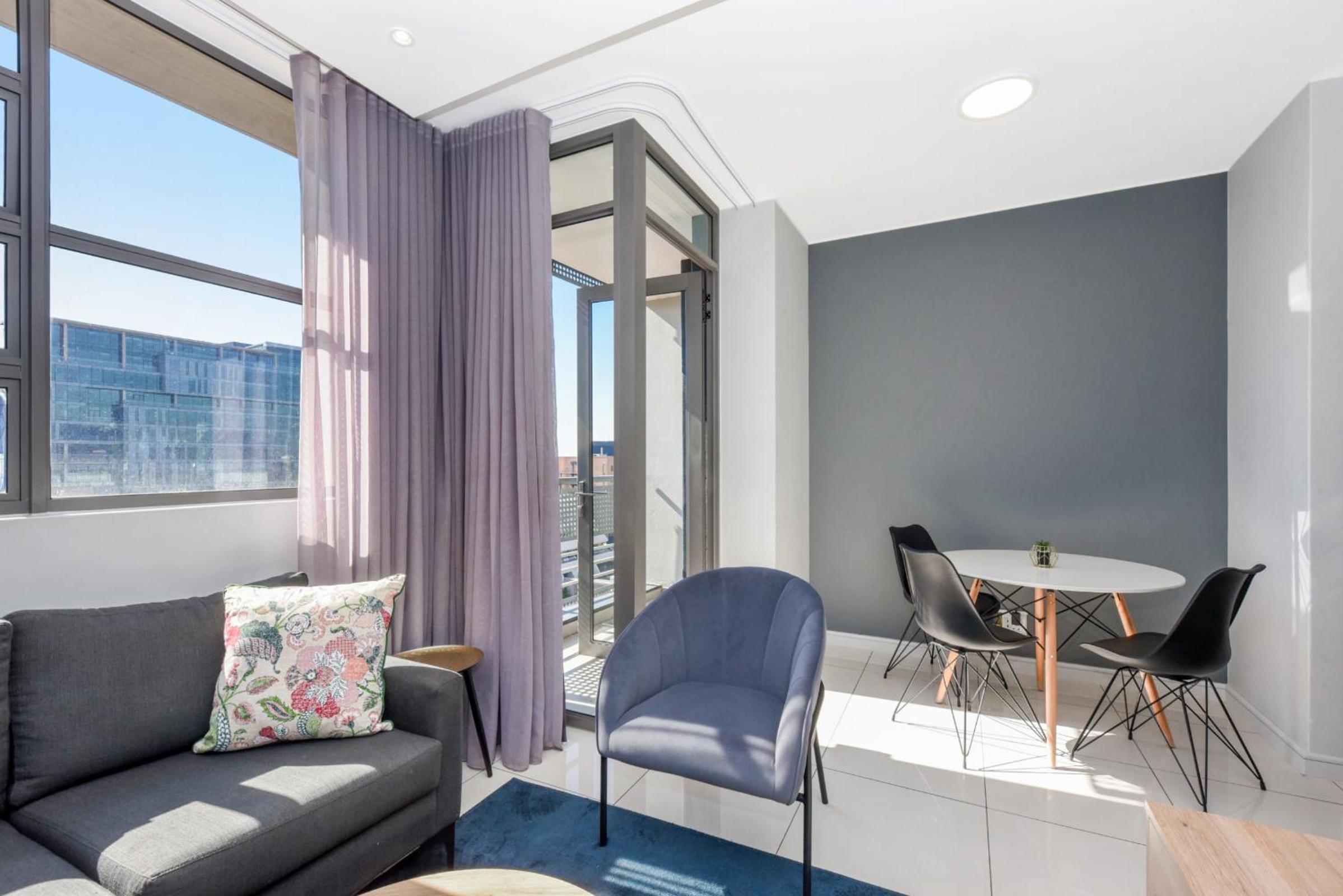 The Median Rosebank Luxury Apartment - Building with Generator