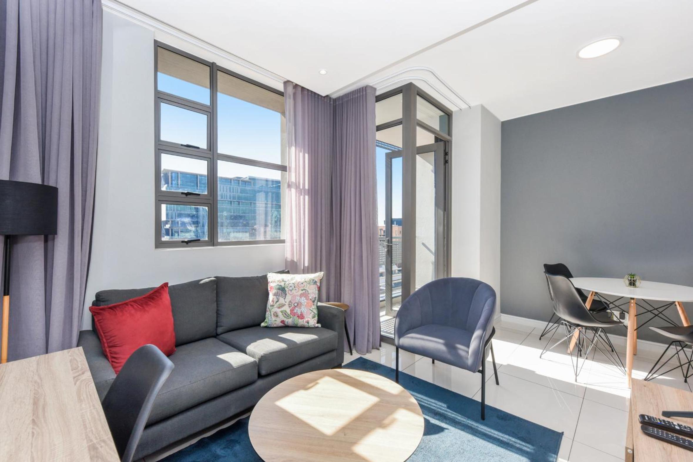 The Median Rosebank Luxury Apartment - Building with Generator