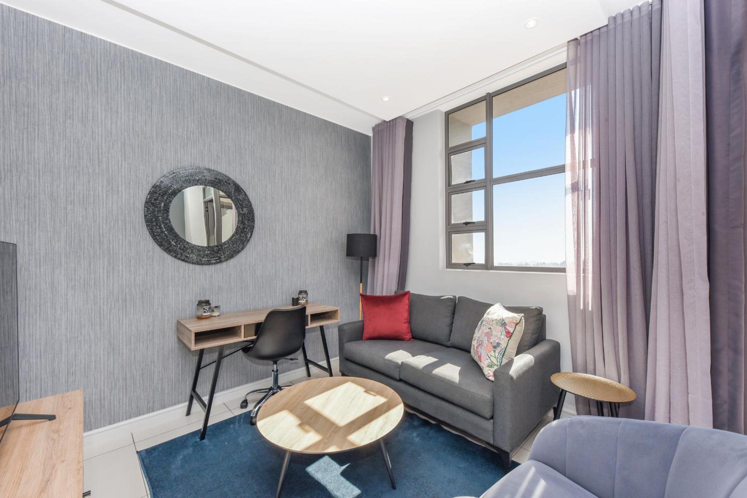 The Median Rosebank Luxury Apartment - Building with Generator