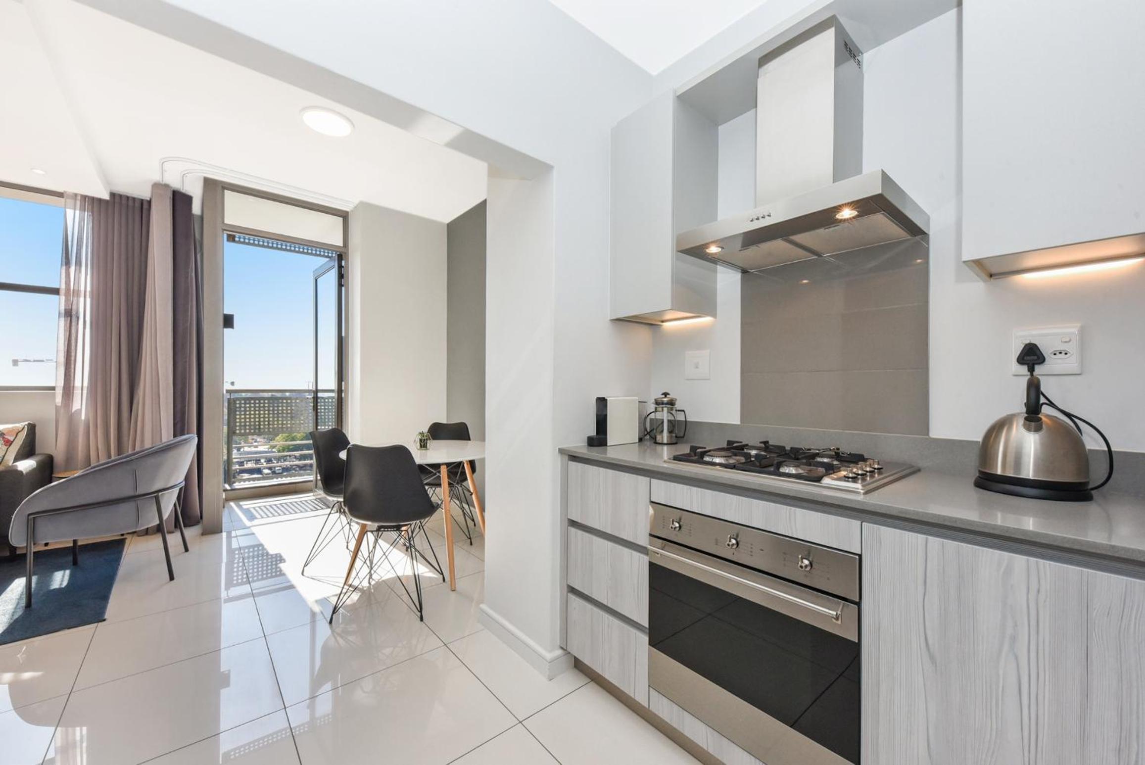 The Median Rosebank Luxury Apartment - Building with Generator