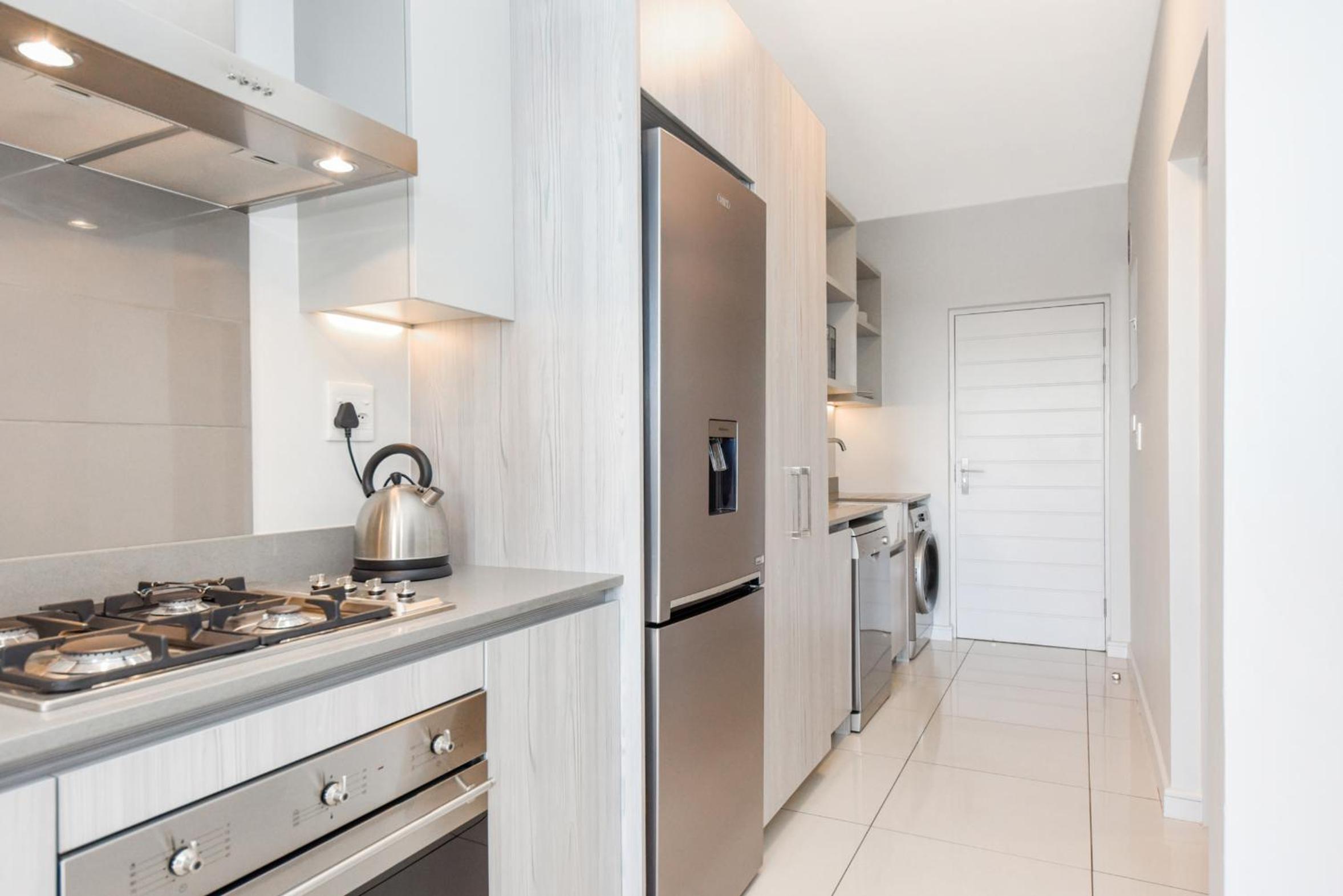 The Median Rosebank Luxury Apartment - Building with Generator