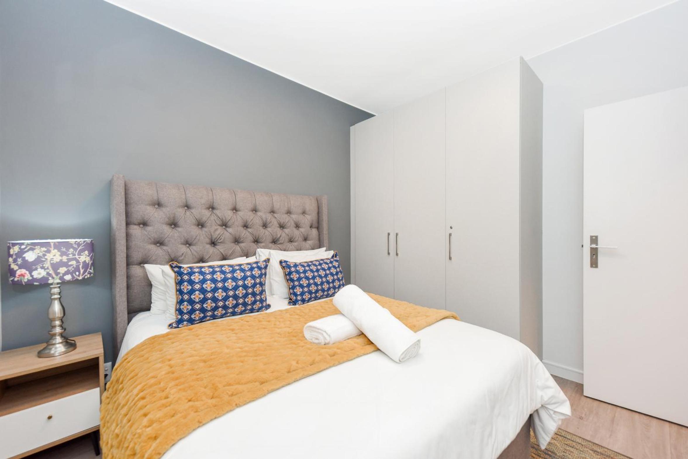 The Median Rosebank Luxury Apartment - Building with Generator