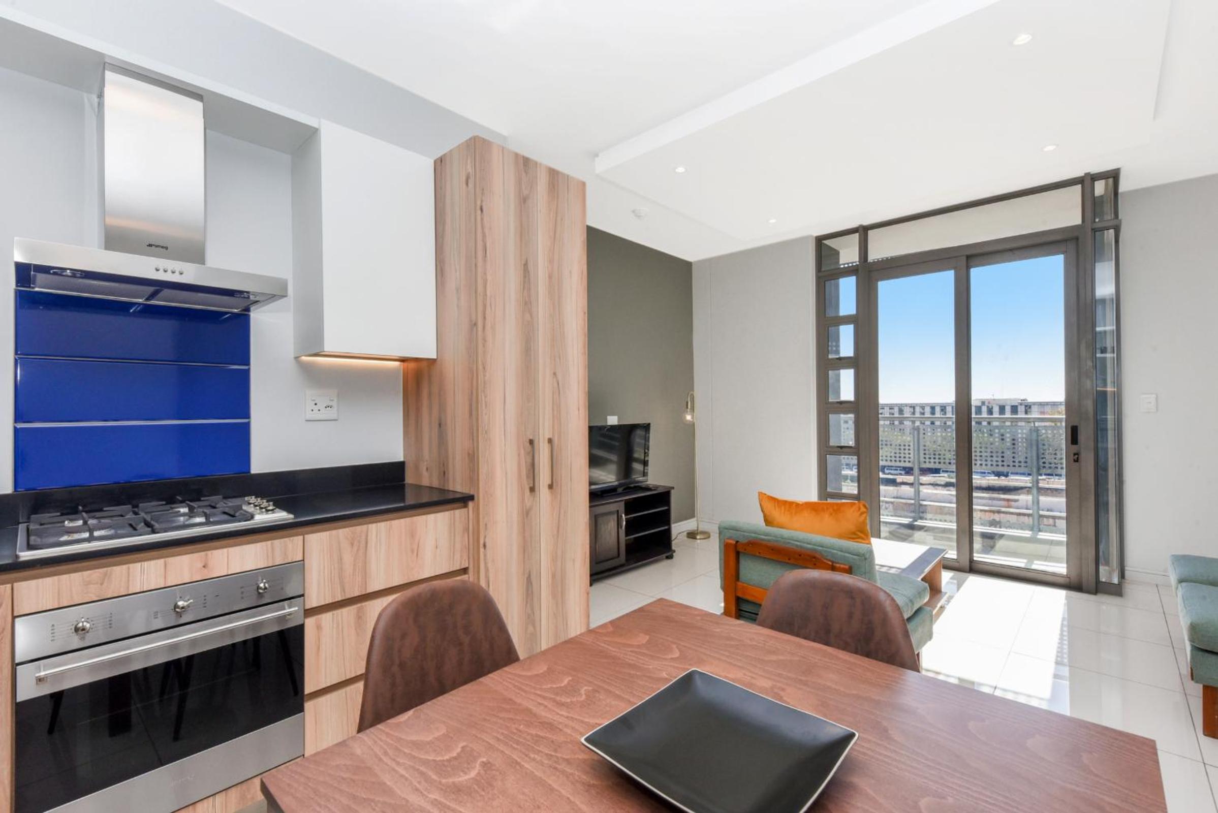 The Median Rosebank Luxury Apartment - Building with Generator