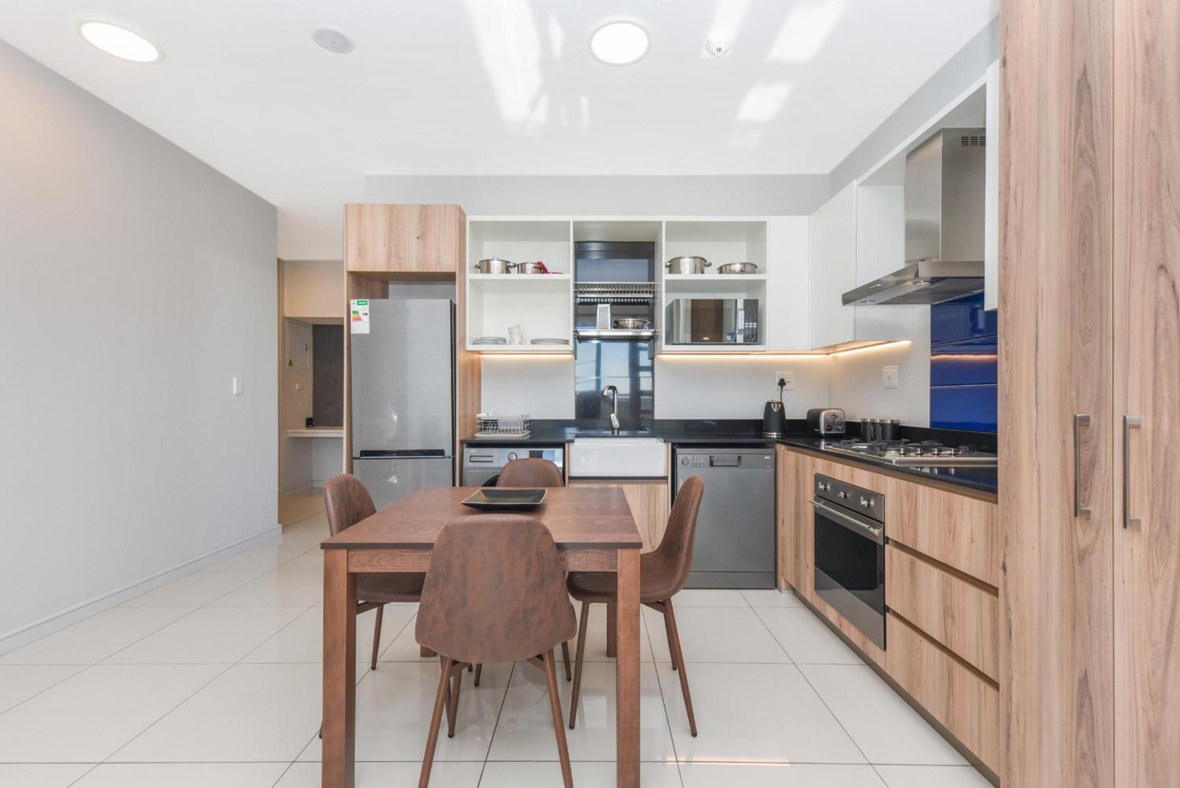 The Median Rosebank Luxury Apartment - Building with Generator