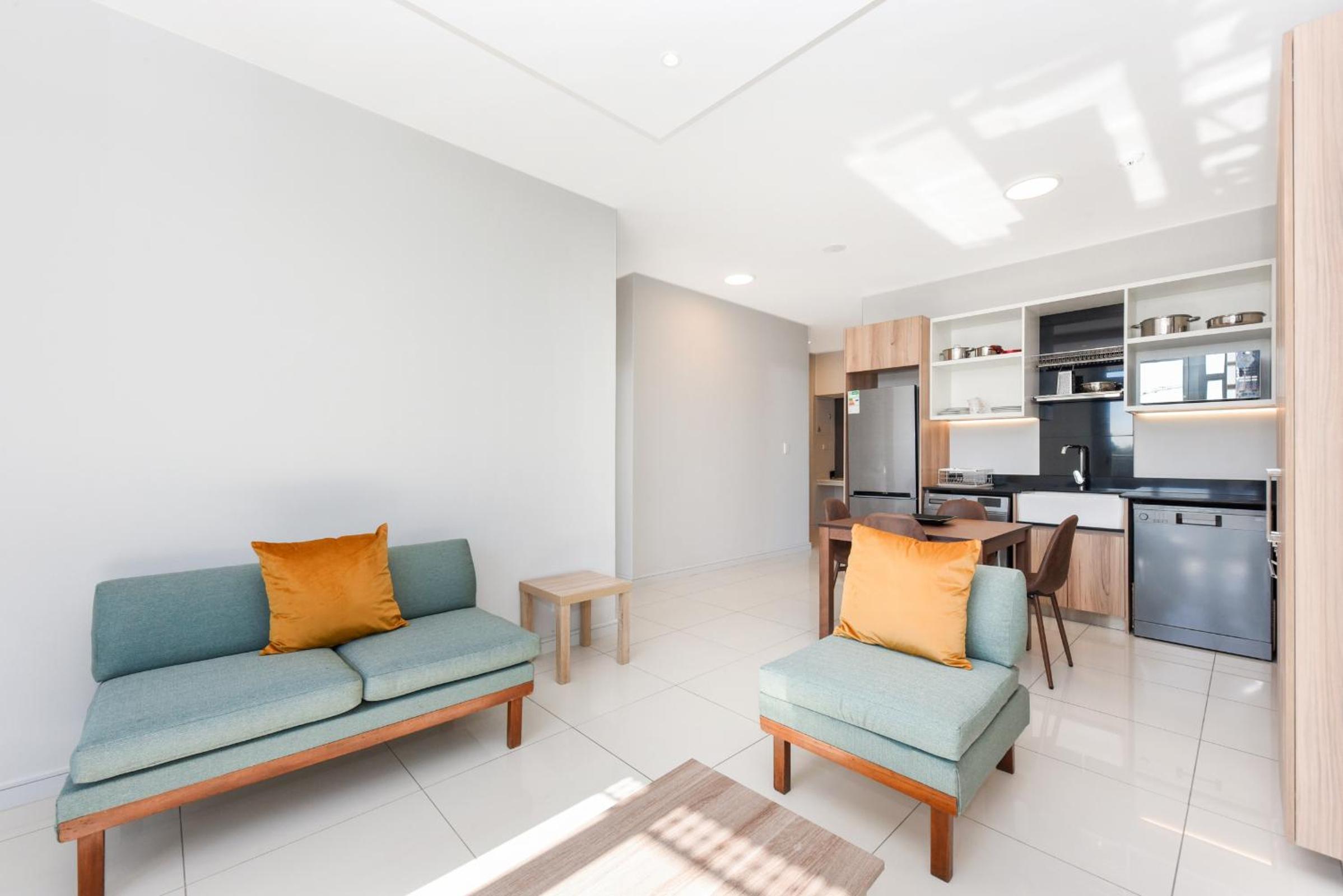 The Median Rosebank Luxury Apartment - Building with Generator