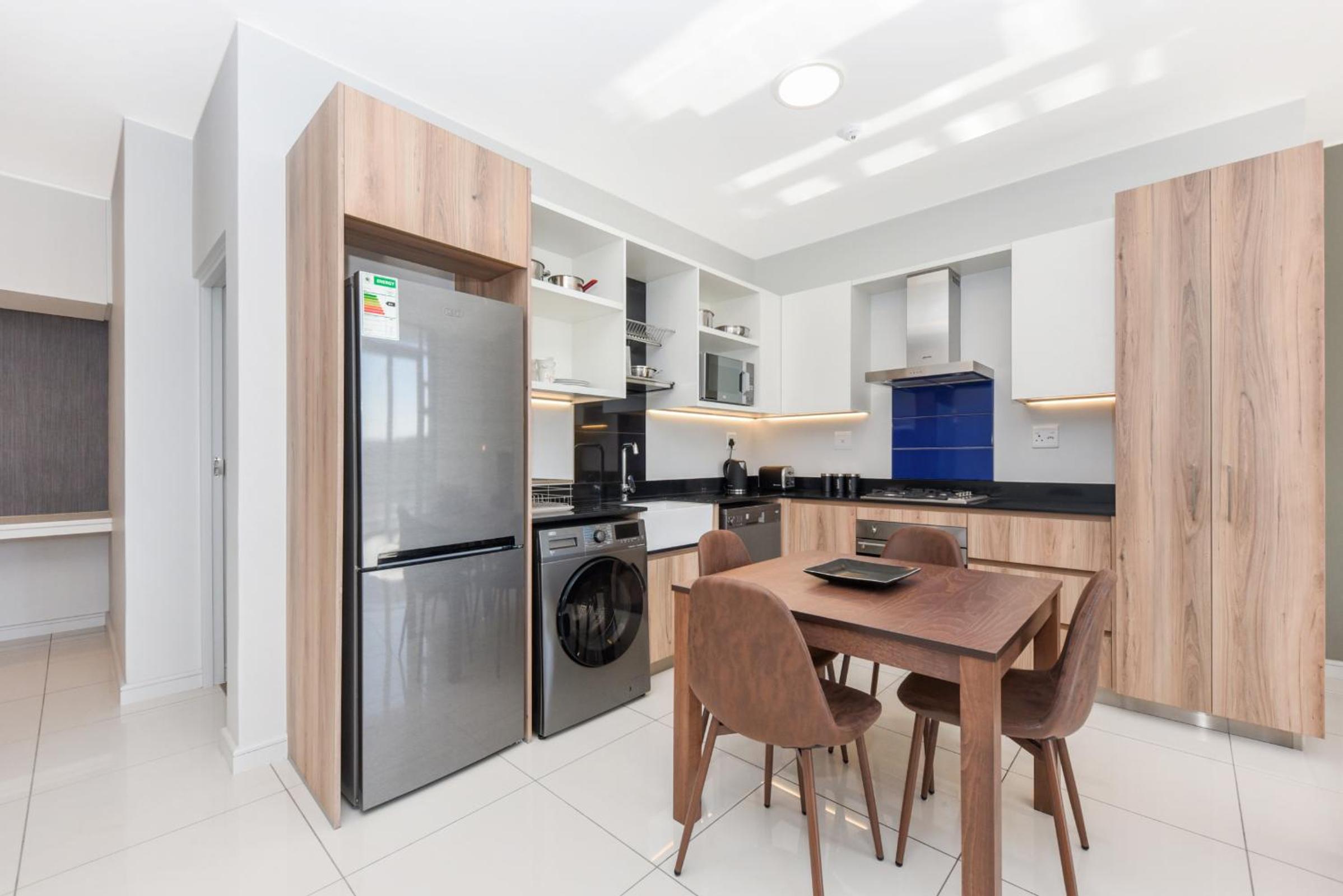 The Median Rosebank Luxury Apartment - Building with Generator