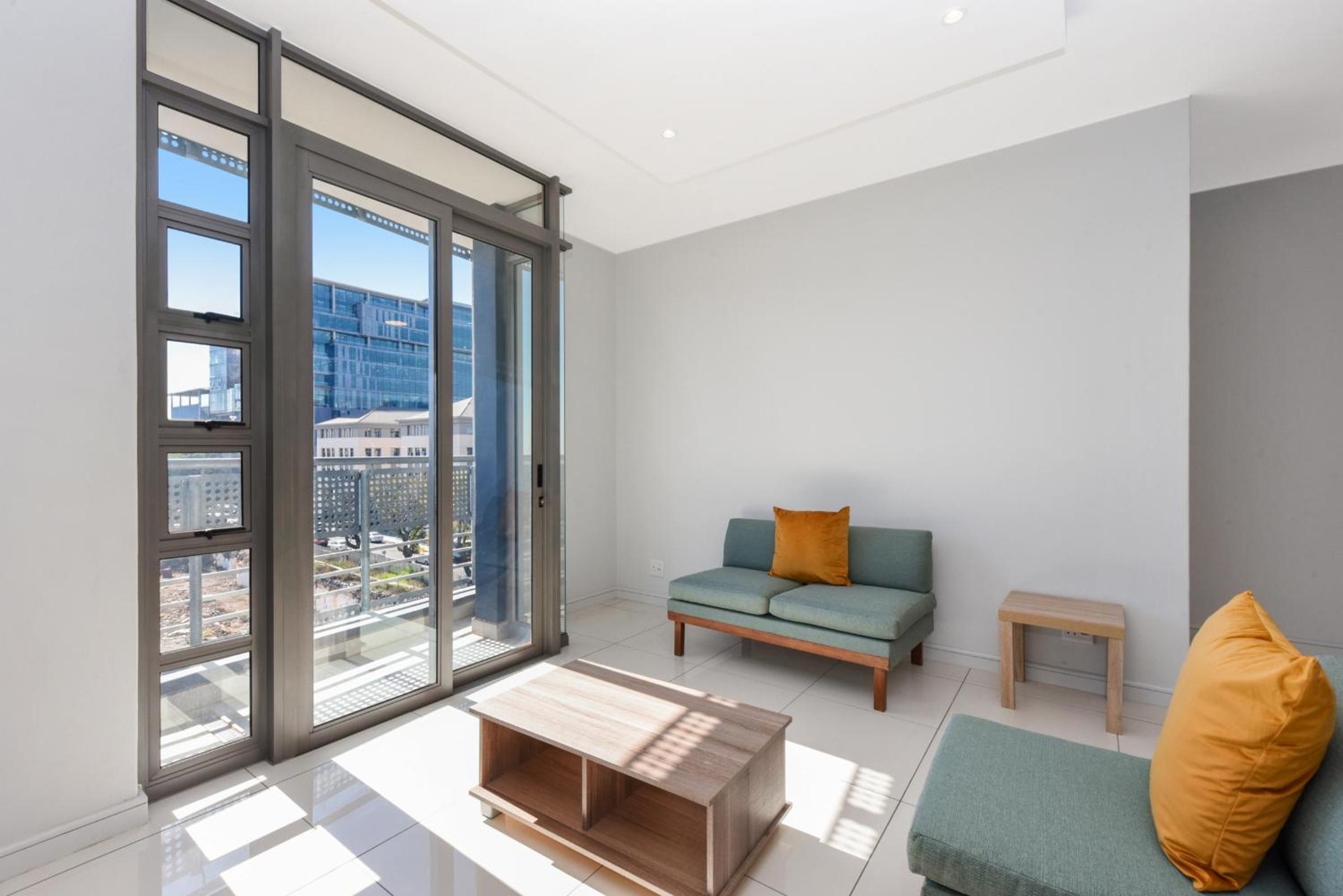 The Median Rosebank Luxury Apartment - Building with Generator