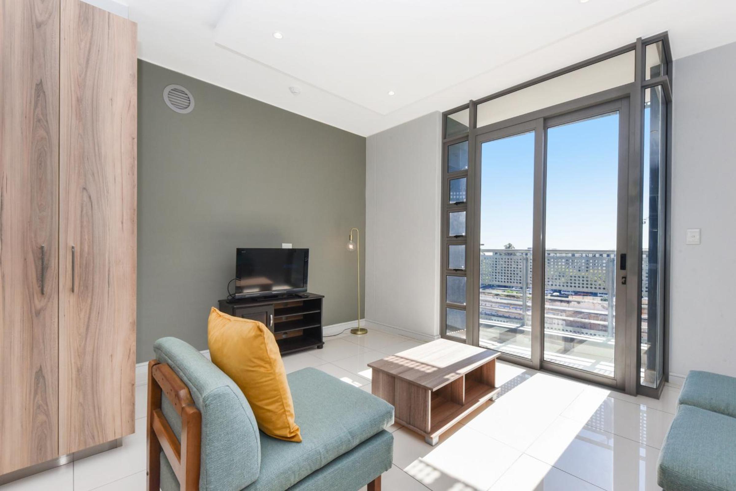The Median Rosebank Luxury Apartment - Building with Generator