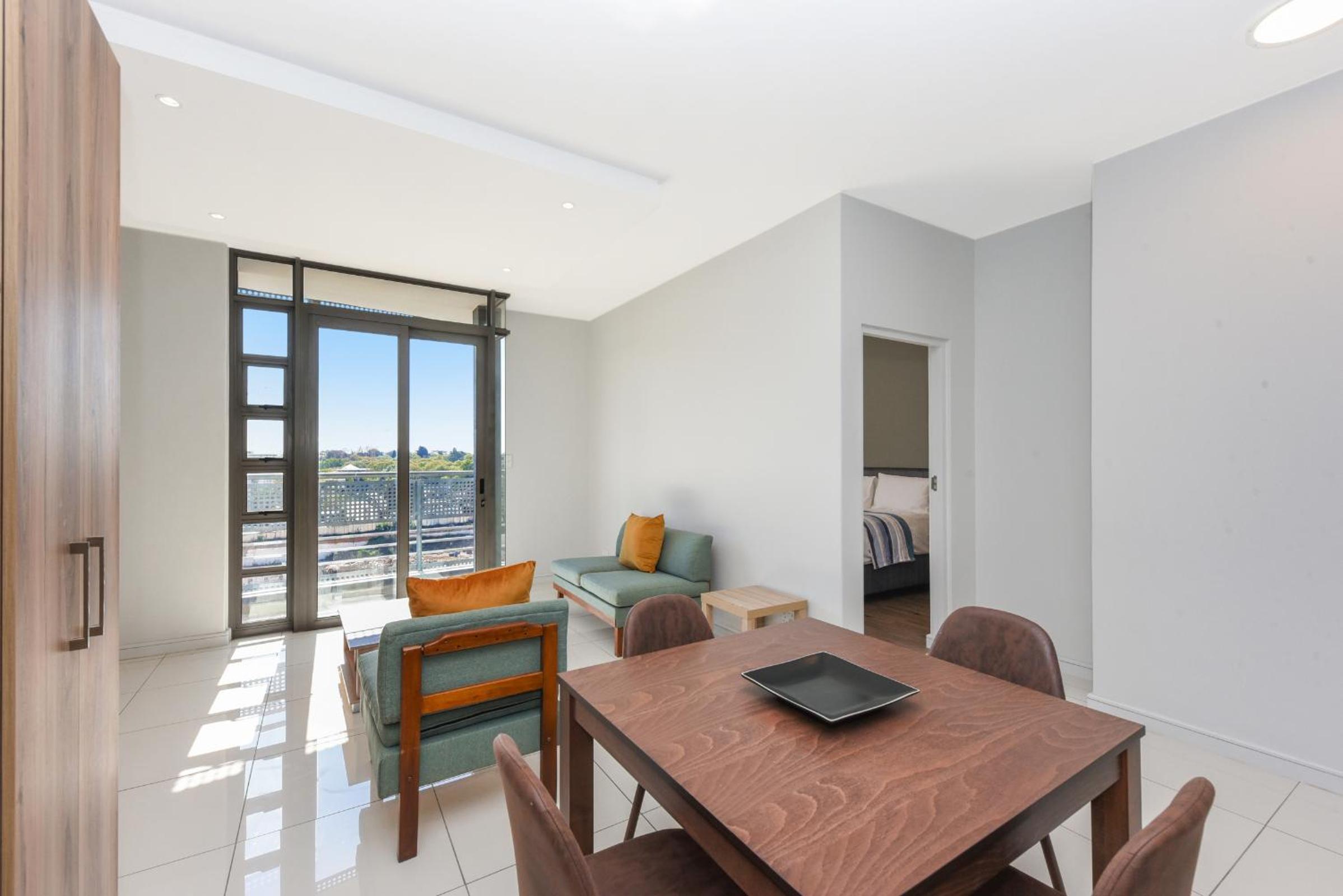 The Median Rosebank Luxury Apartment - Building with Generator