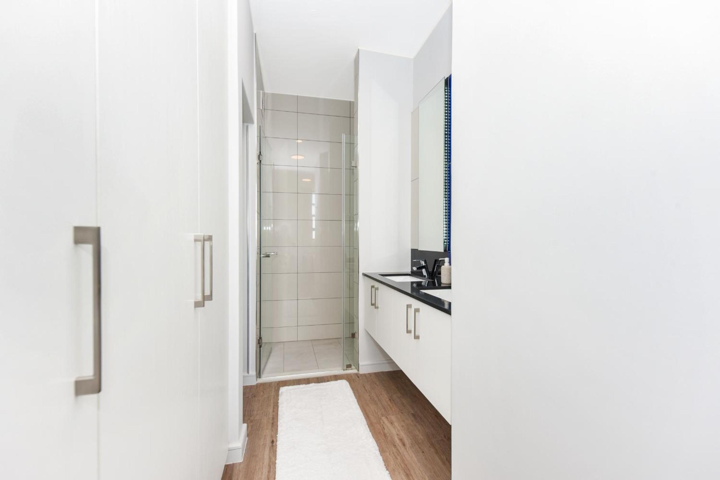 The Median Rosebank Luxury Apartment - Building with Generator