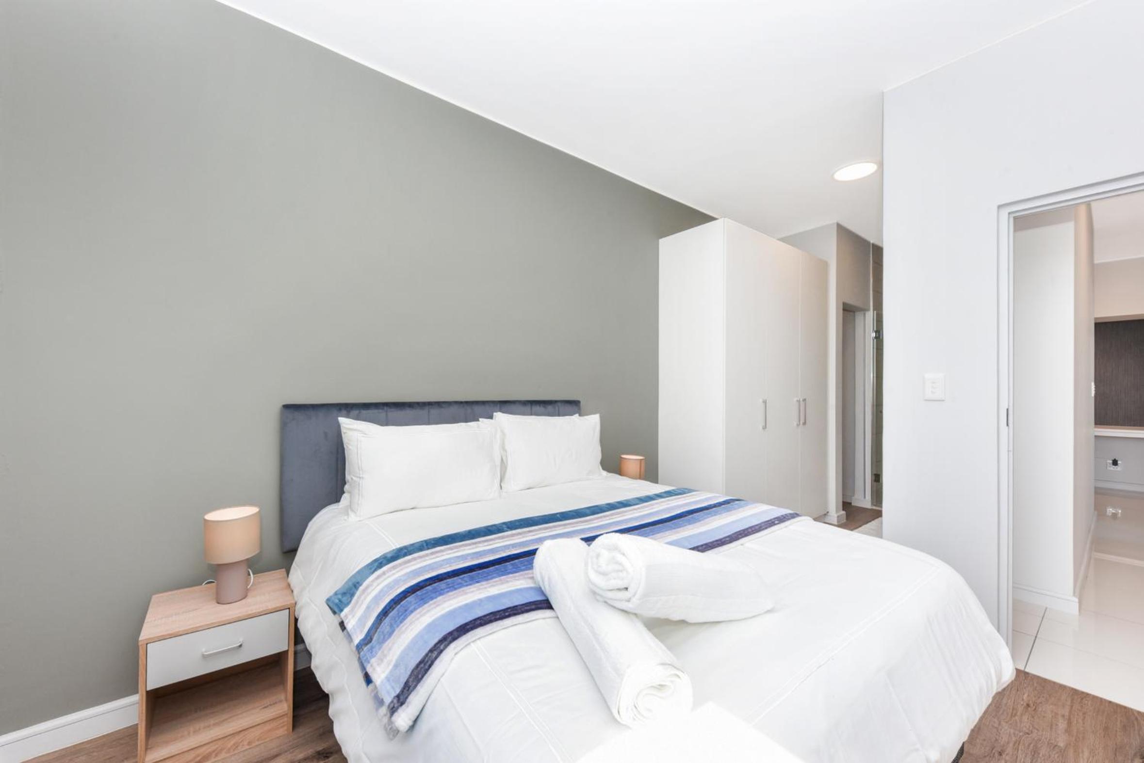 The Median Rosebank Luxury Apartment - Building with Generator
