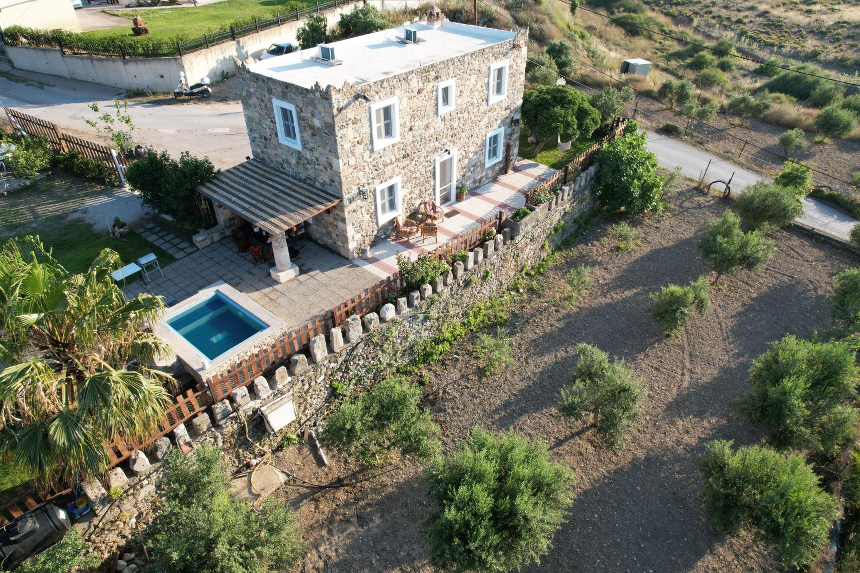 Traditional Kos villa with swimming pool, lawn yard and bbq photo 2
