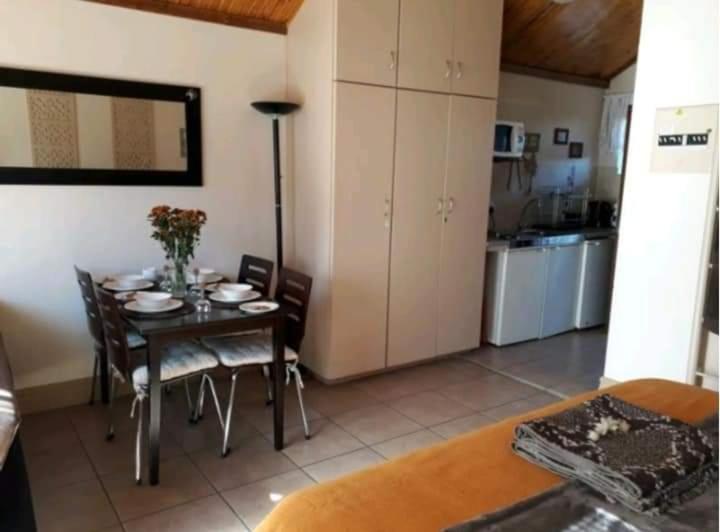 de Klerens Gems Topaz Self Catering Studio view 3