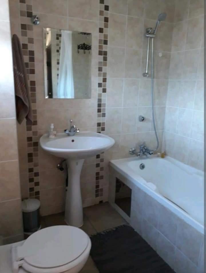 de Klerens Gems Topaz Self Catering Studio view 4