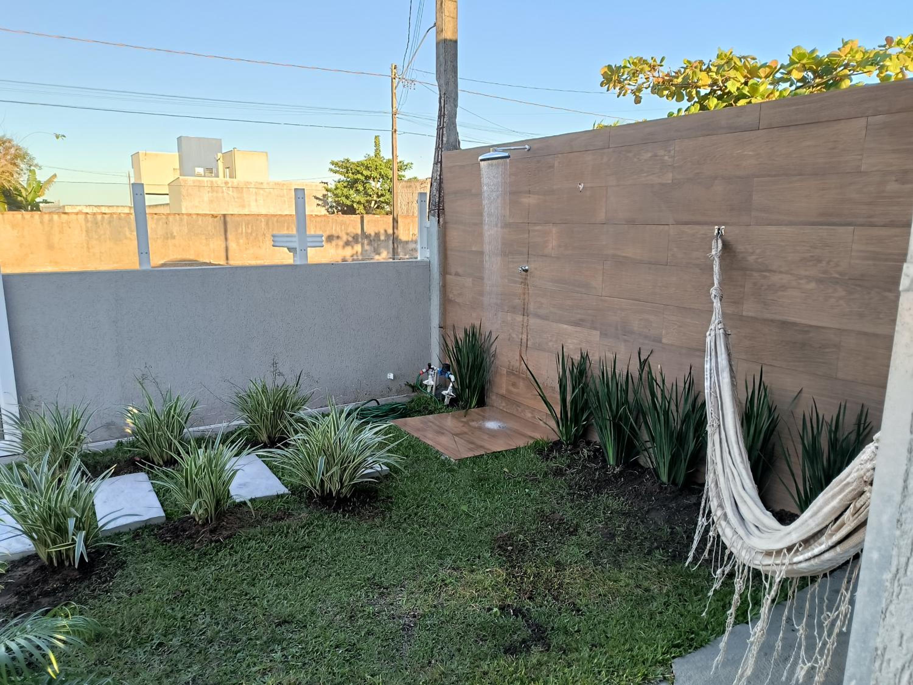 Casa alguns passos do mar com piscina e hidro