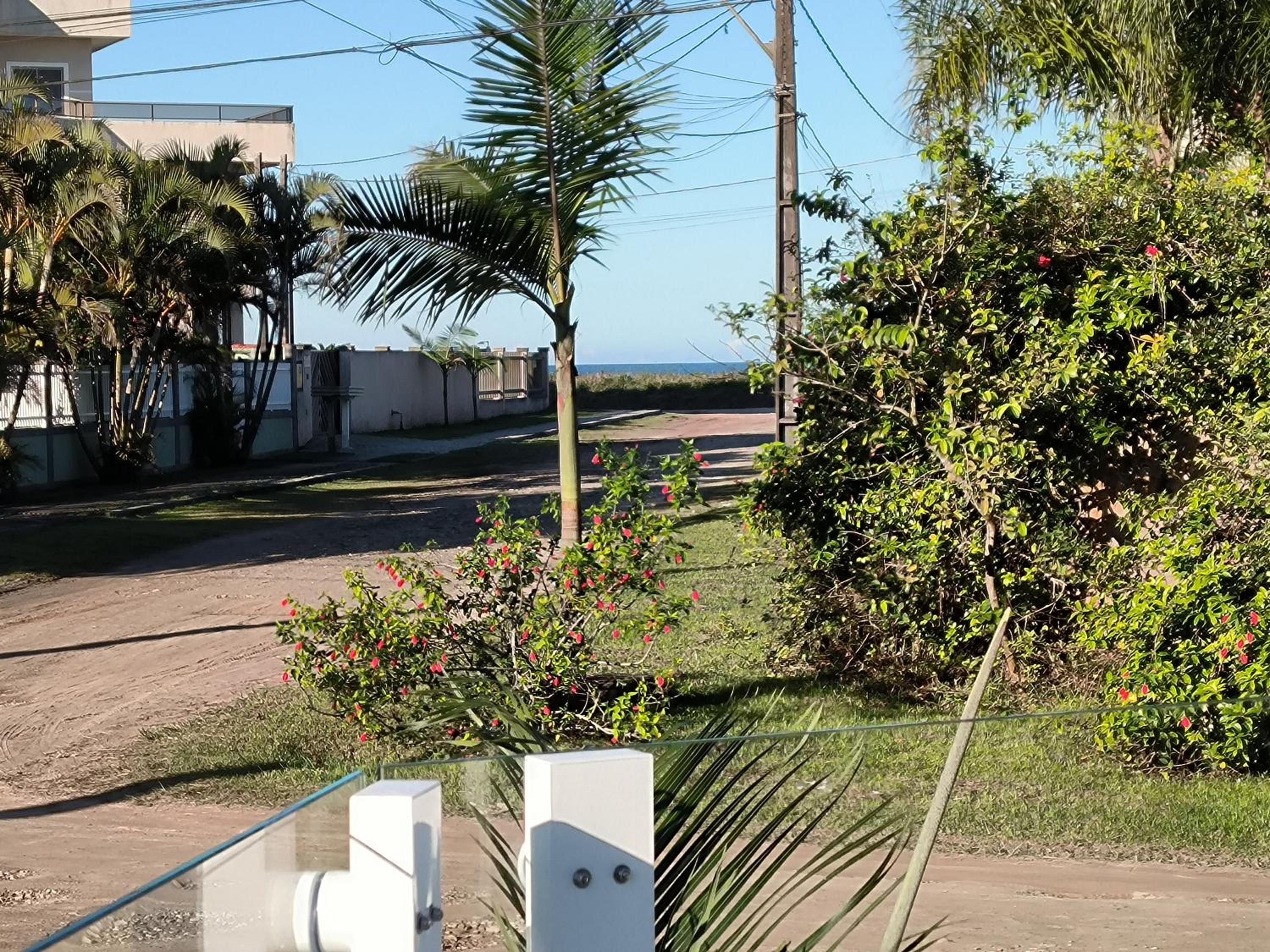 Casa alguns passos do mar com piscina e hidro