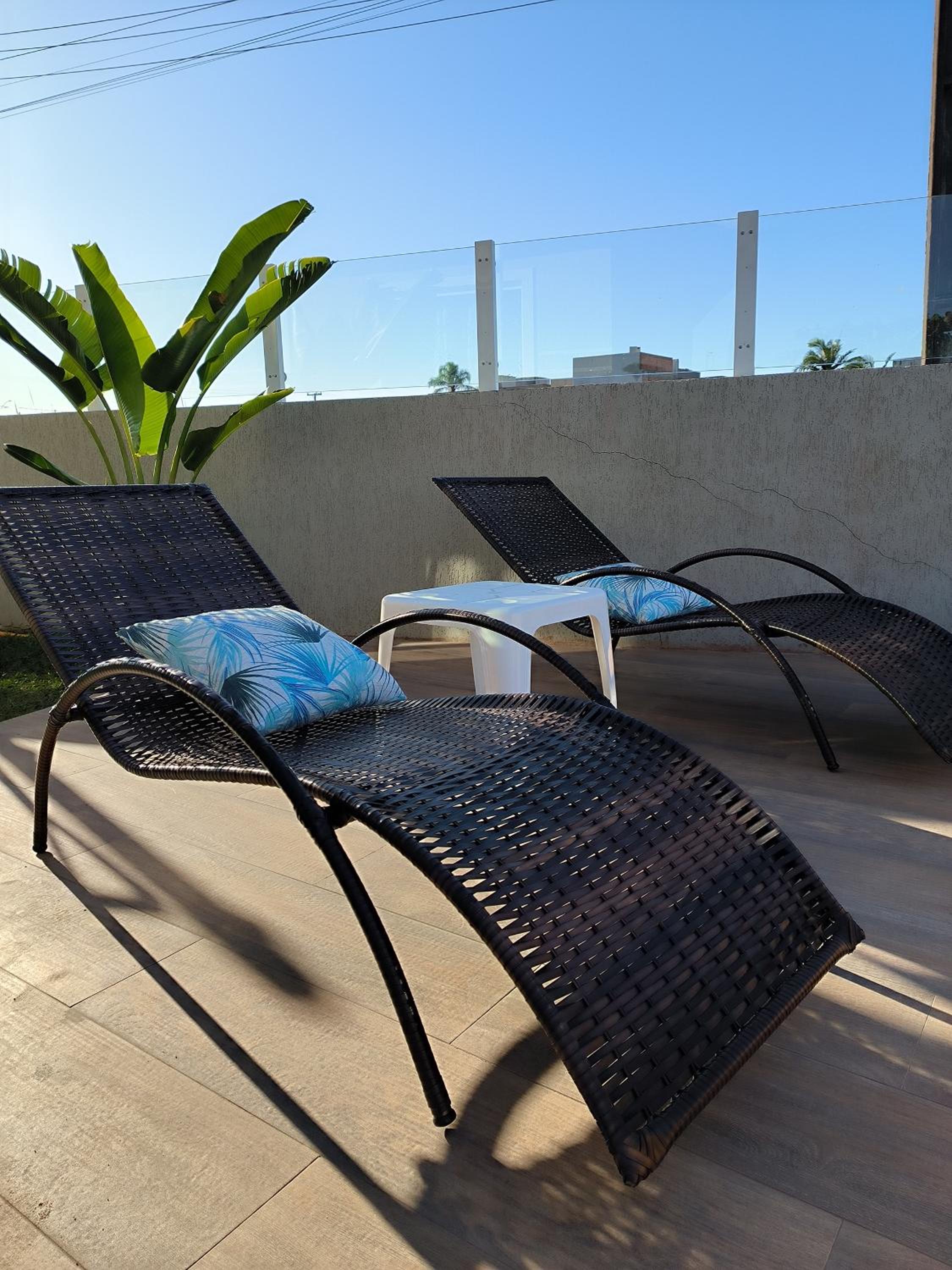 Casa alguns passos do mar com piscina e hidro