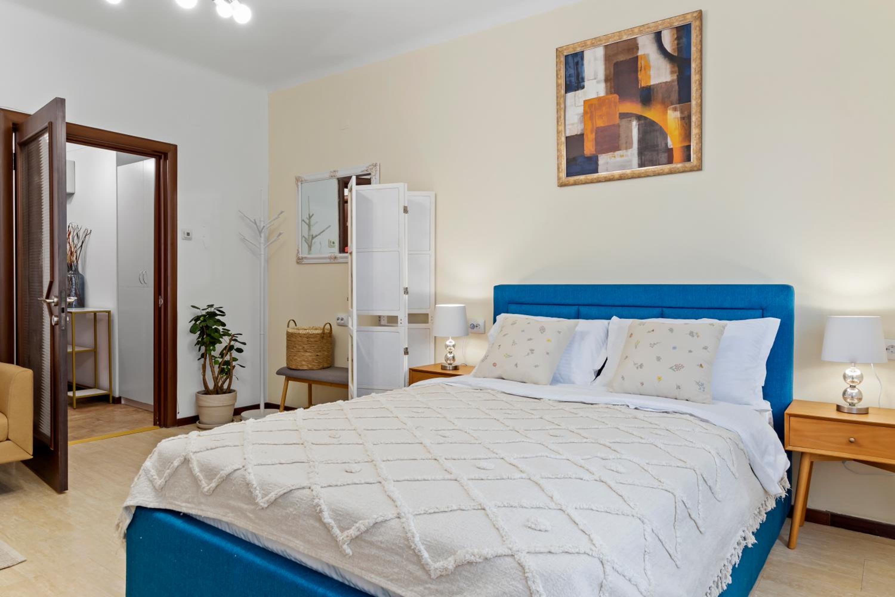 Upscale Studio, Walking Distance from The Old Town view 3