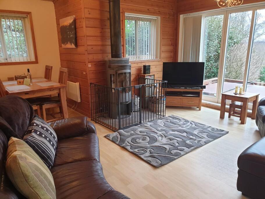 Meadow View Luxury Peak District lodge, hot tub, nr lake view 5